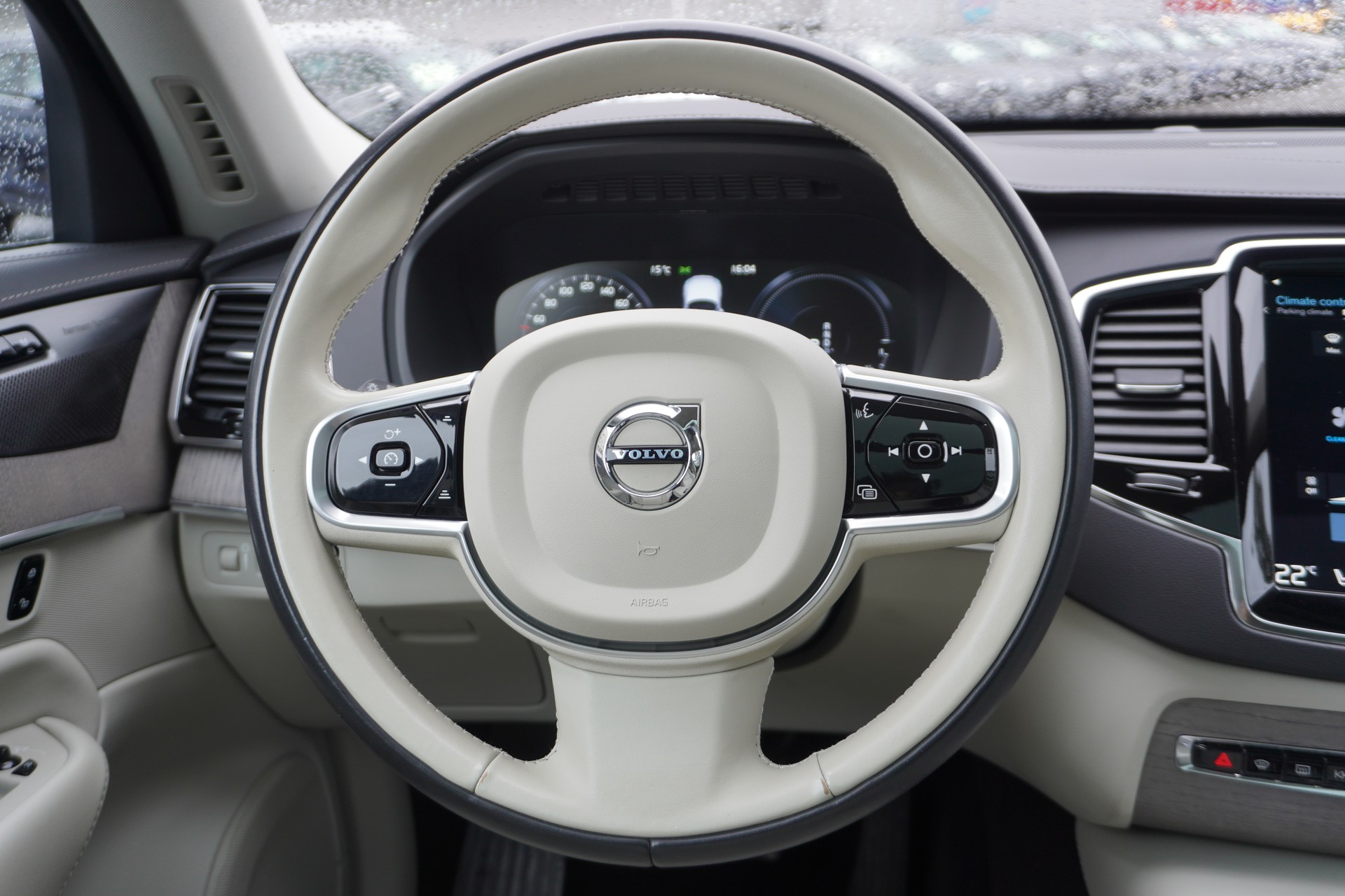 VOLVO XC90 T8 eAWD PluginHybrid Plus Bright Geartronic 7-PLÄTZER!!!-image-22