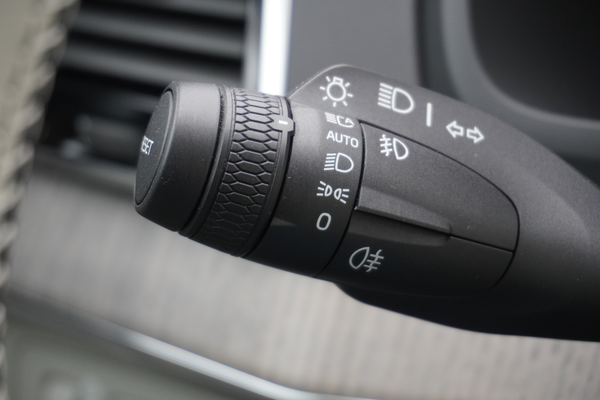 VOLVO XC90 T8 eAWD PluginHybrid Plus Bright Geartronic 7-PLÄTZER!!!-image-44