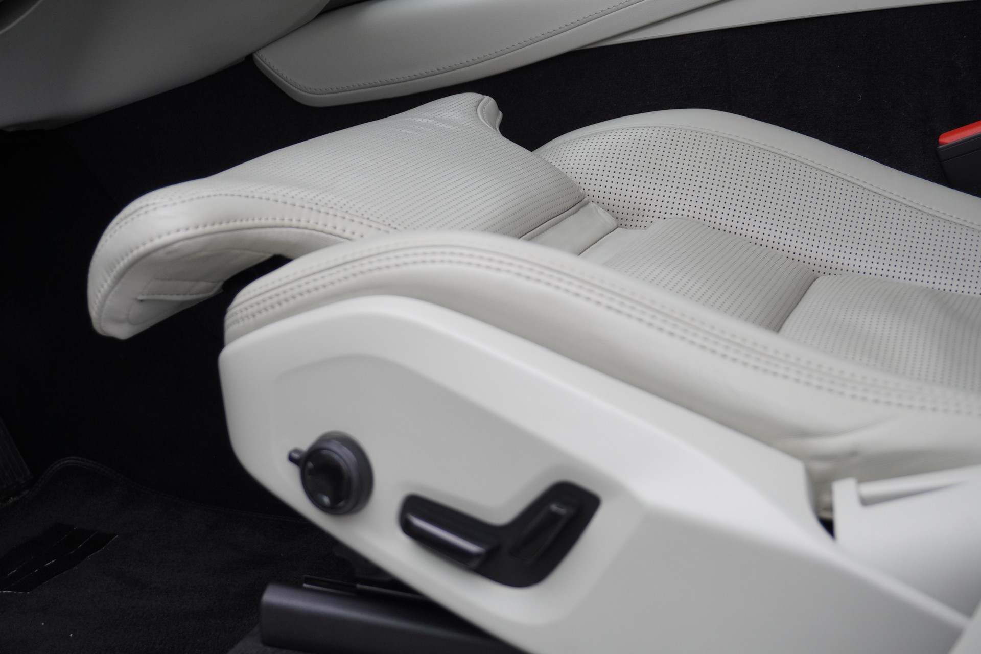 VOLVO XC90 T8 eAWD PluginHybrid Plus Bright Geartronic 7-PLÄTZER!!!-image-49