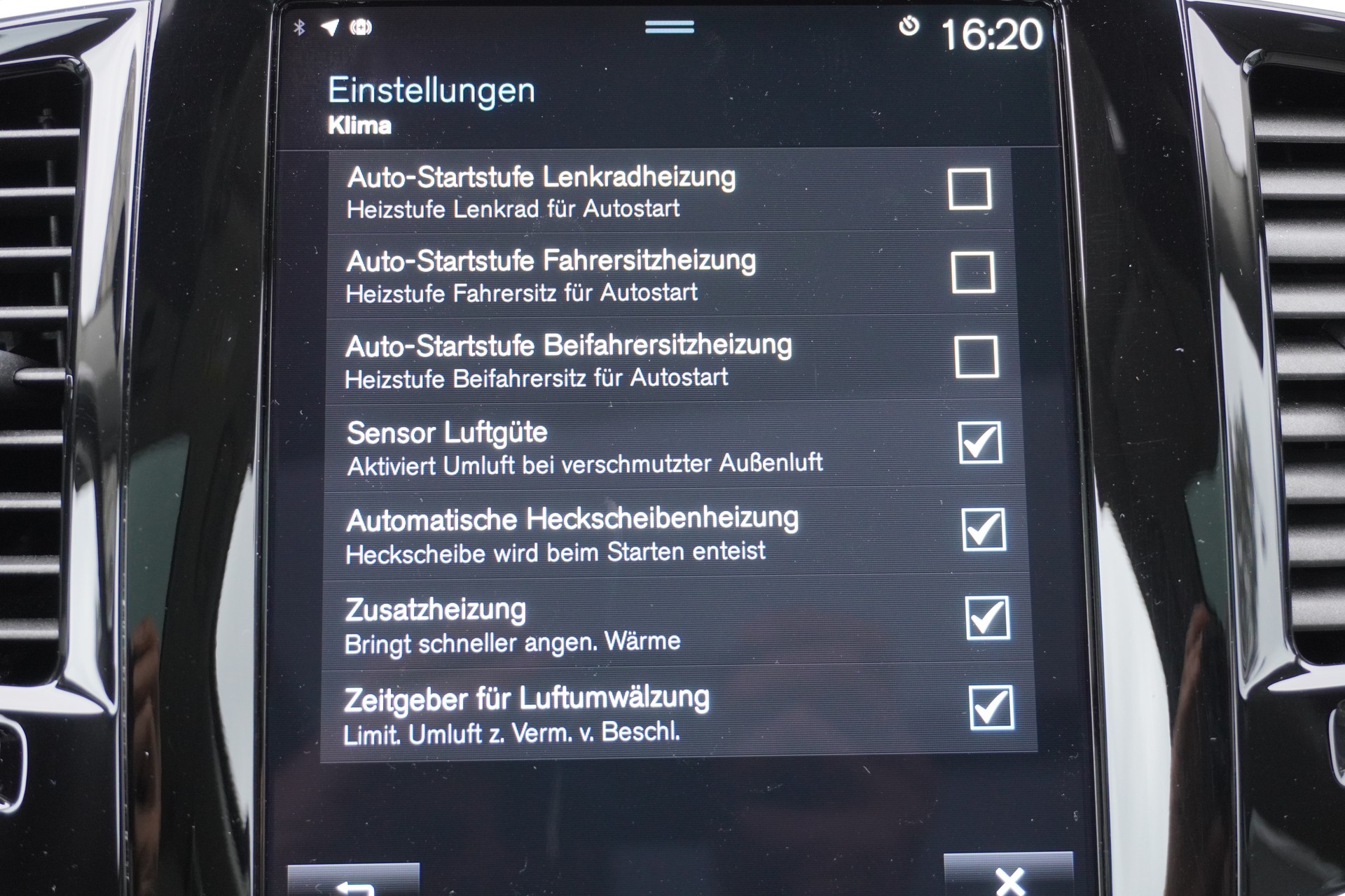 VOLVO XC90 T8 eAWD PluginHybrid Plus Bright Geartronic 7-PLÄTZER!!!-image-39
