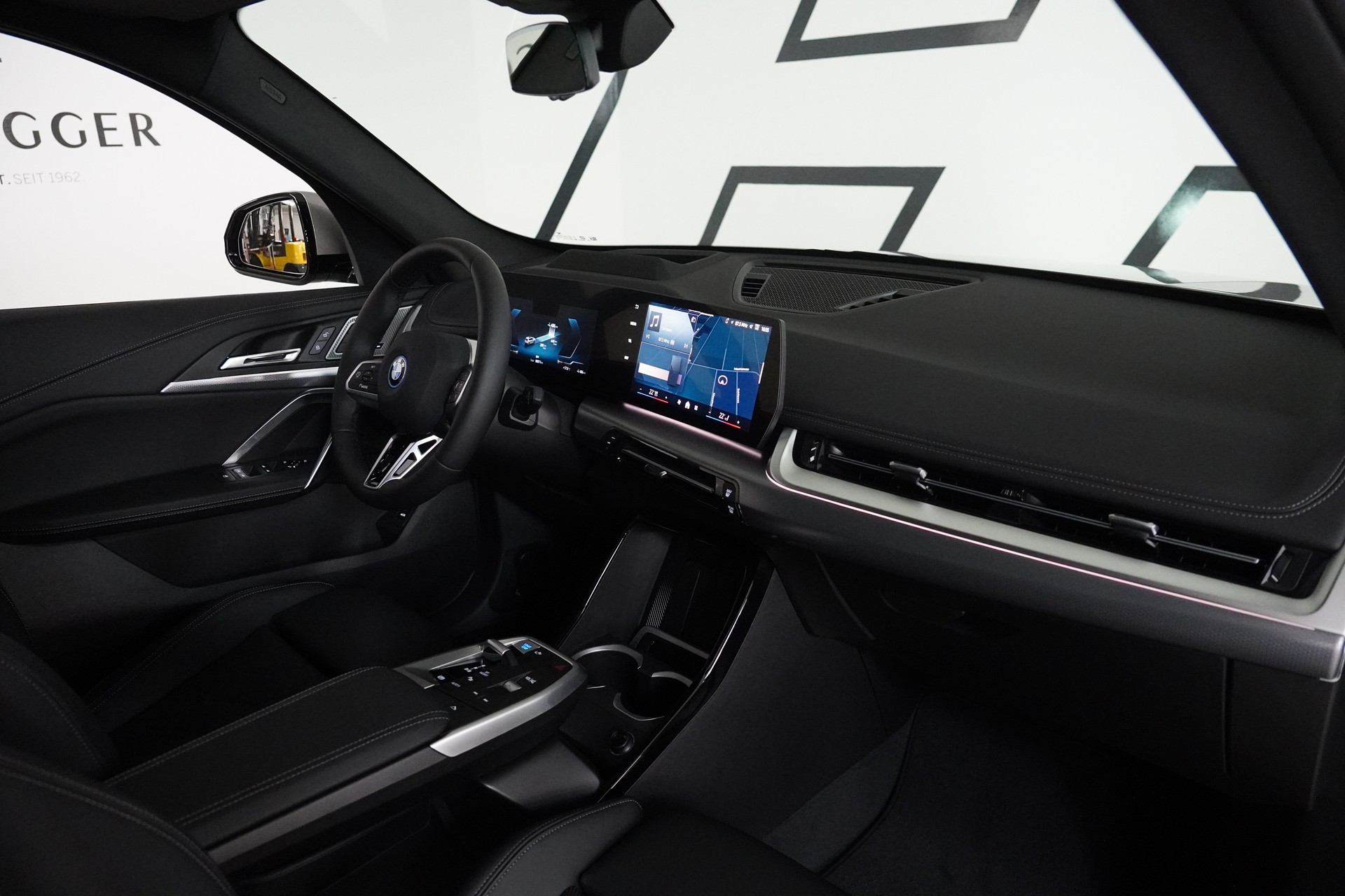 BMW iX1 xDrive 30 M Sport Pro-image-16