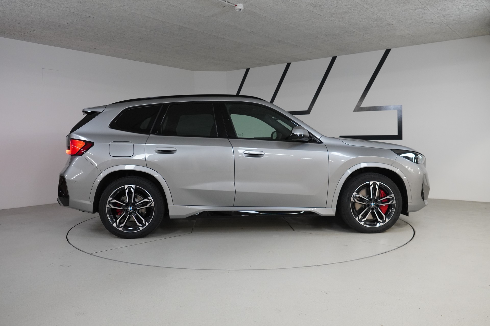 BMW iX1 xDrive 30 M Sport Pro-image-7