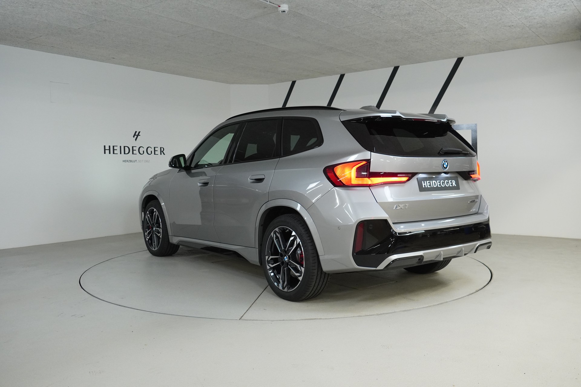 BMW iX1 xDrive 30 M Sport Pro-image-4