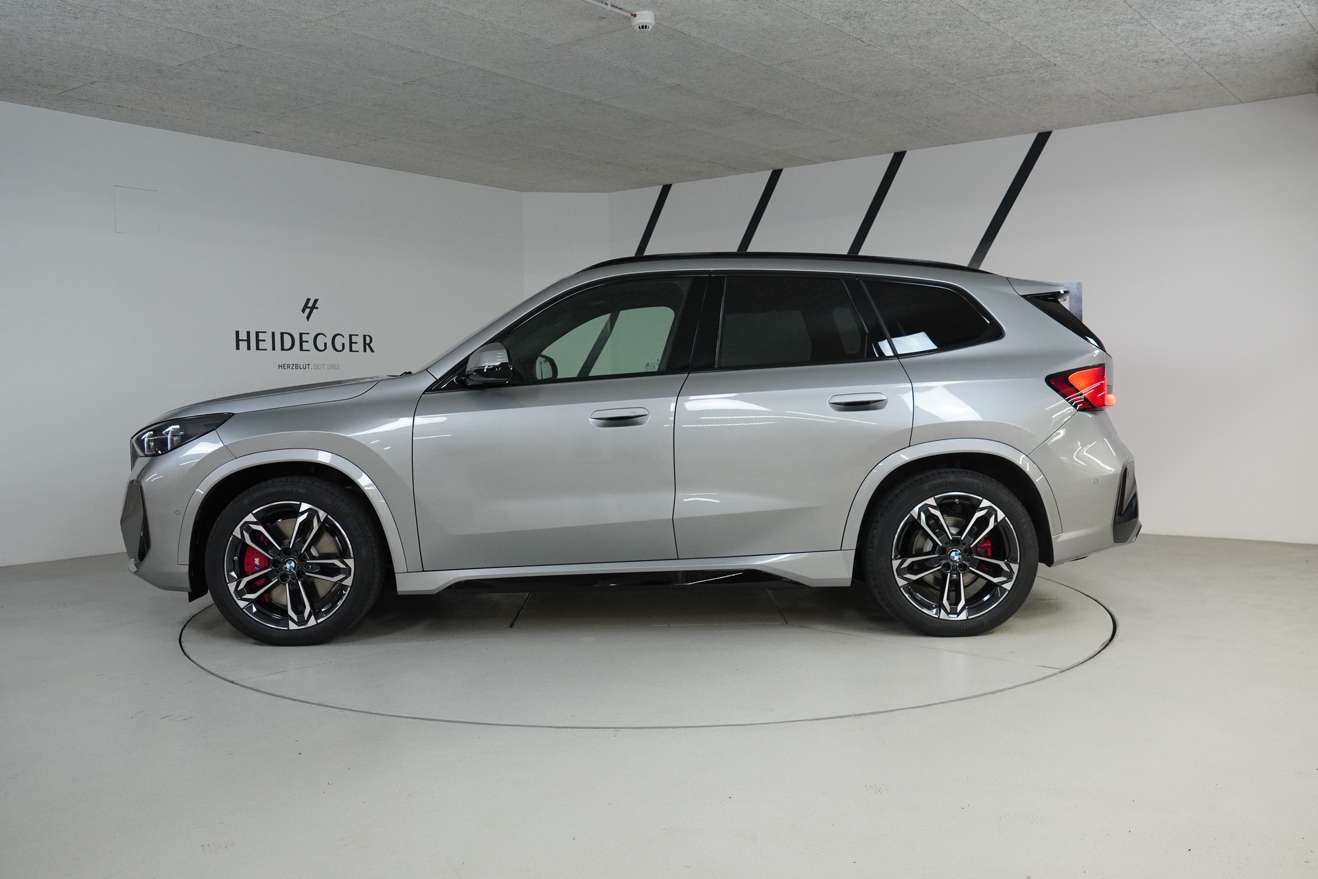 BMW iX1 xDrive 30 M Sport Pro-image-3