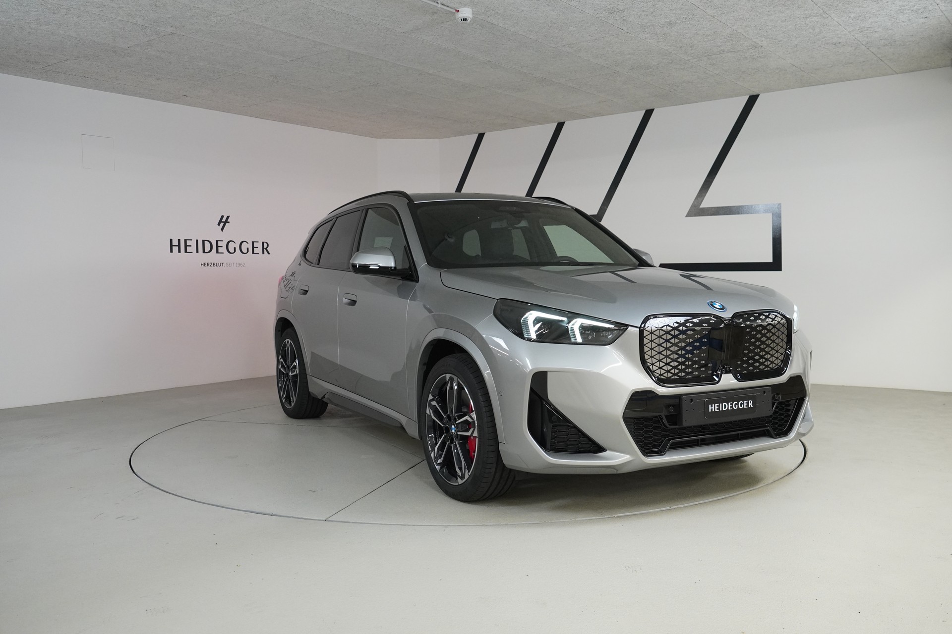 BMW iX1 xDrive 30 M Sport Pro-image-2