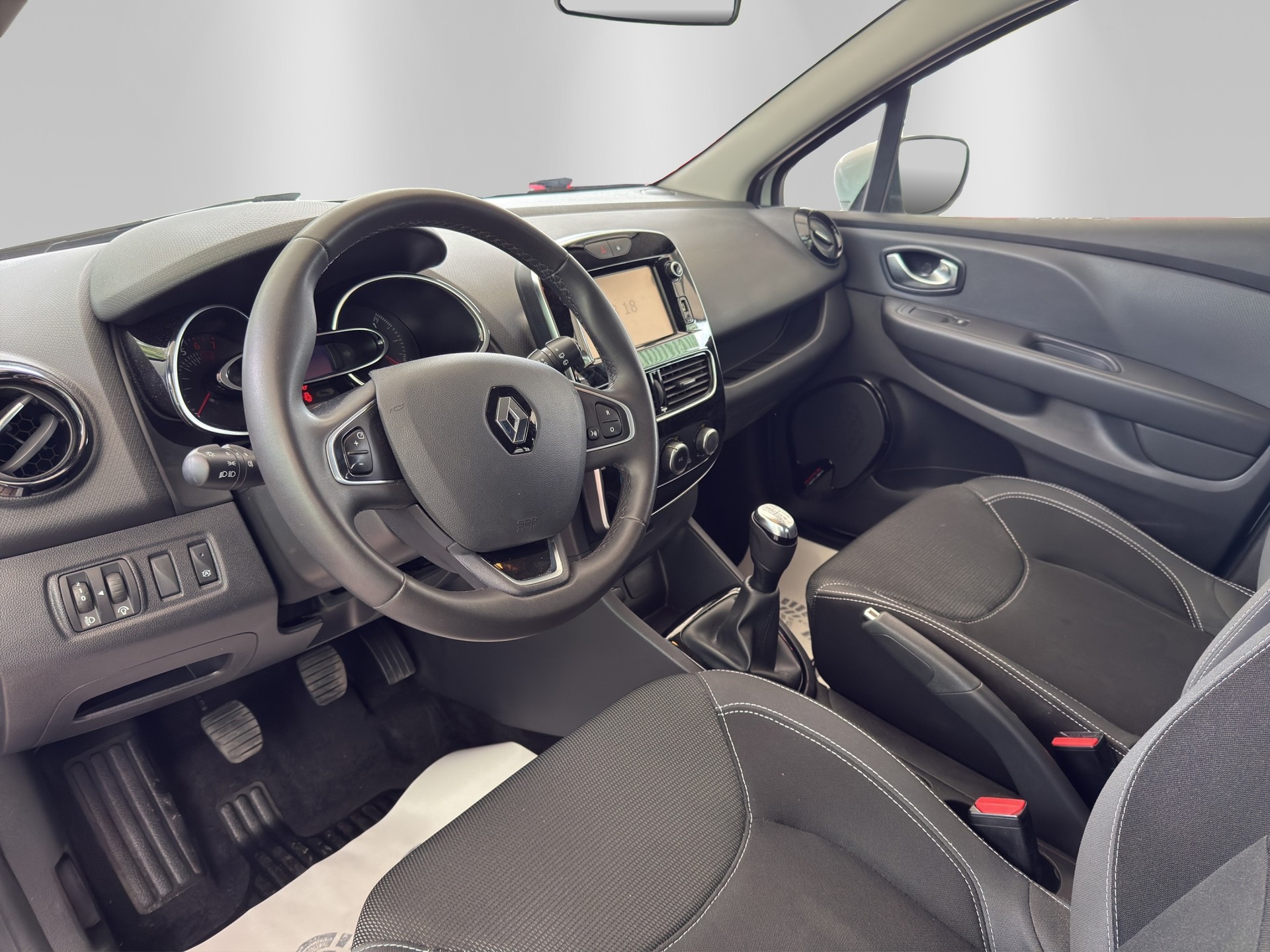 RENAULT Clio 0.9 12V Zen-image-7