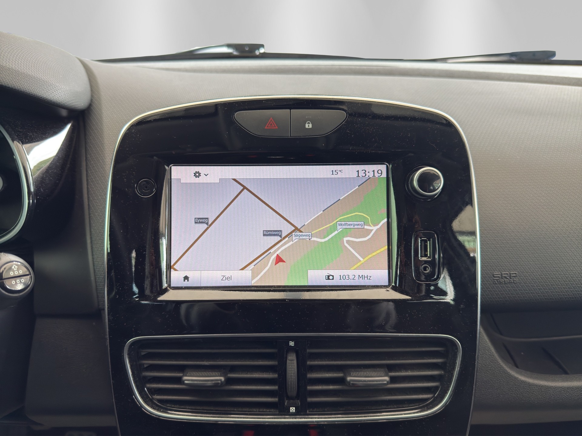 RENAULT Clio 0.9 12V Zen-image-11