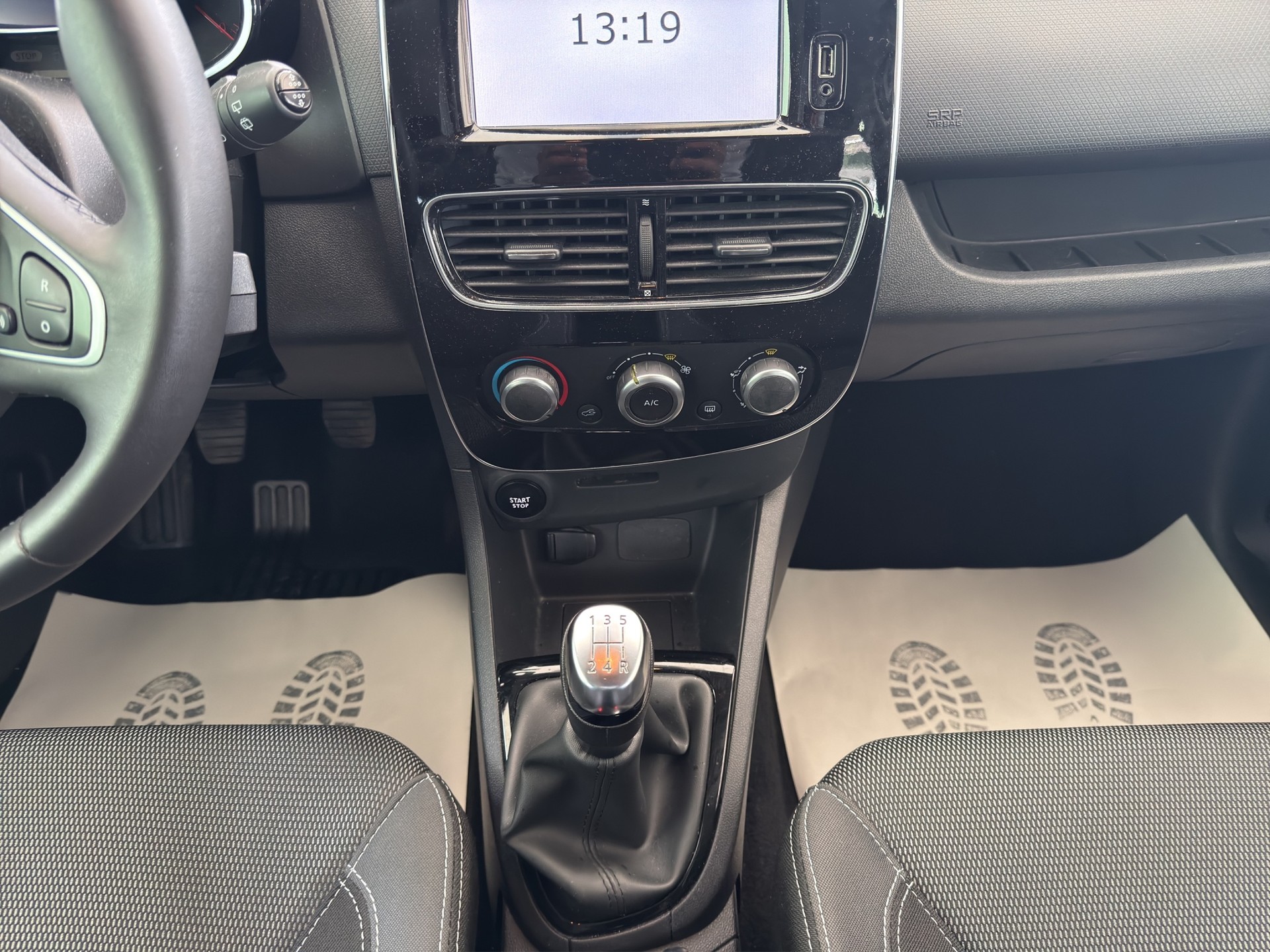 RENAULT Clio 0.9 12V Zen-image-10