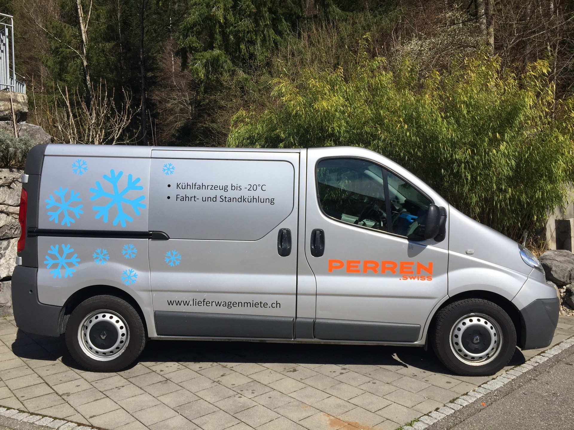 RENAULT Trafic 2.0 dCi 90 2.7t L1H1-image-1