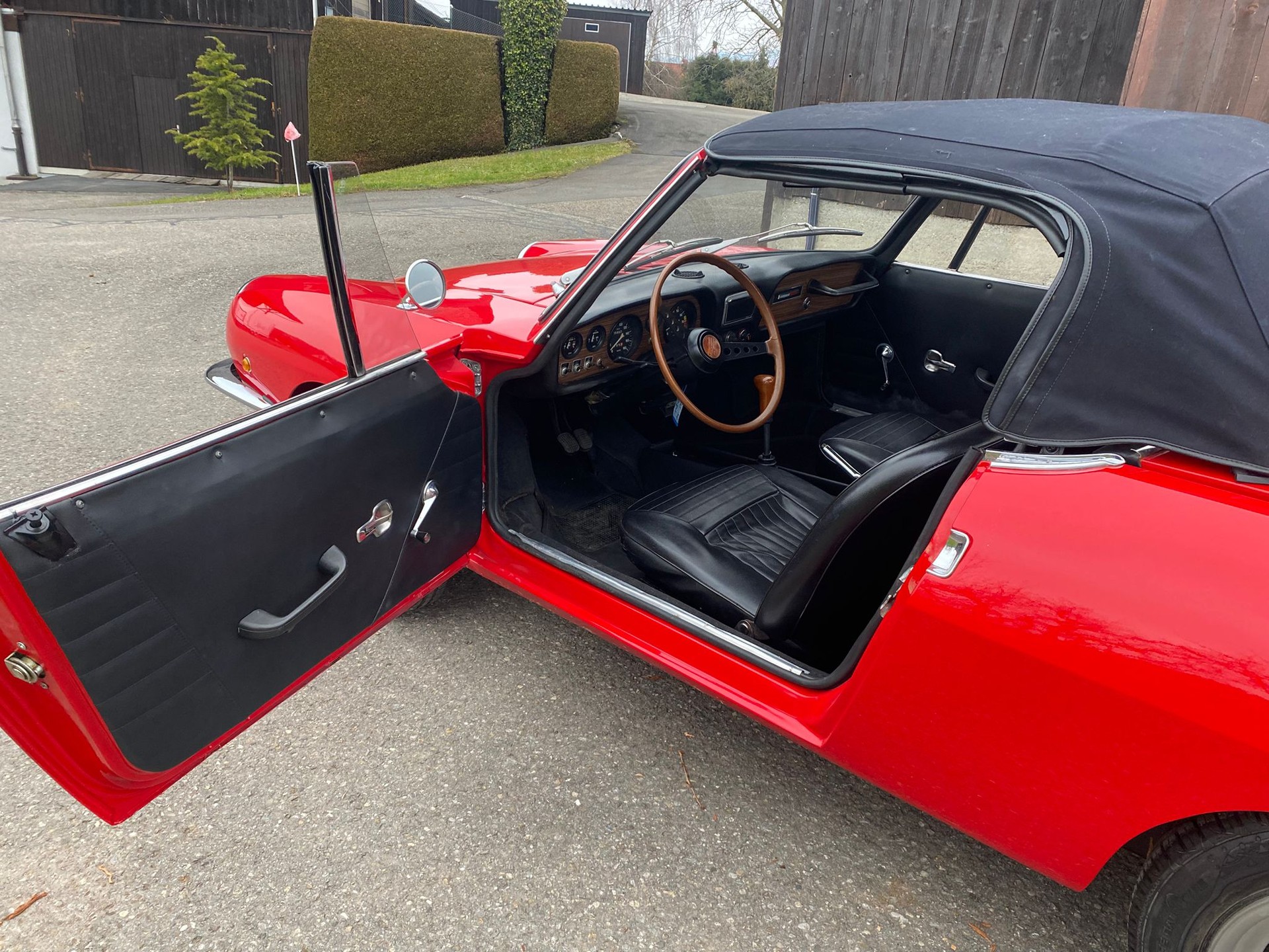 FIAT 850 Spider-image-3