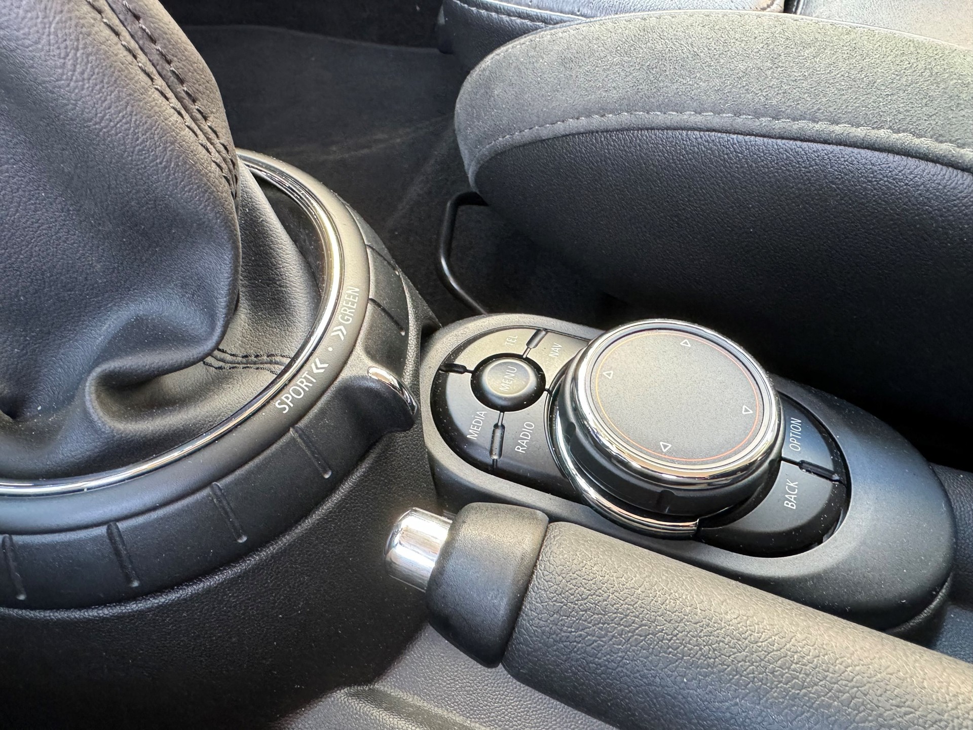 MINI Mini Cooper SD Nur bei uns - GARANTIE Motor und Getriebe für 12 Monate oder 15'000 km!-image-12