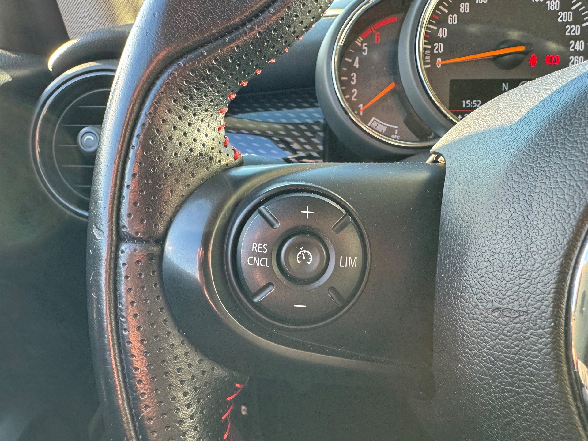 MINI Mini Cooper SD Nur bei uns - GARANTIE Motor und Getriebe für 12 Monate oder 15'000 km!-image-9