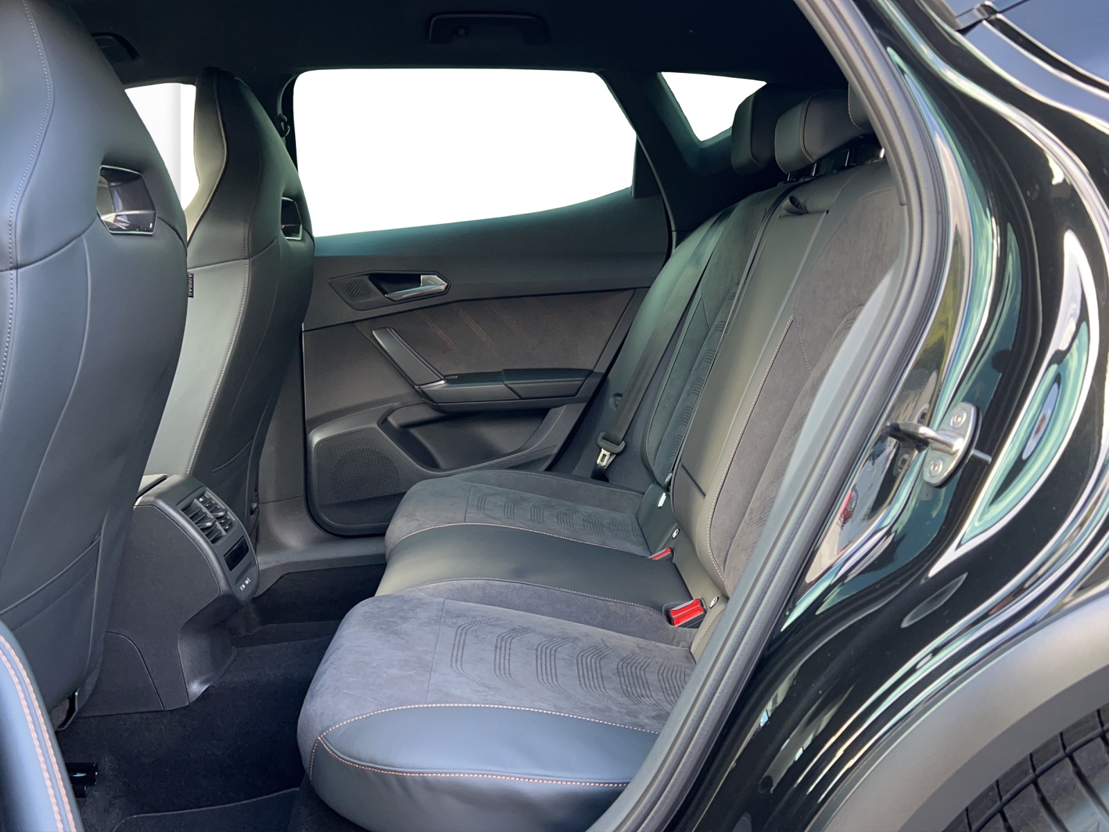 CUPRA Formentor 1.4 e-HYBRID pHEV Tribe Edition DSG-image-5