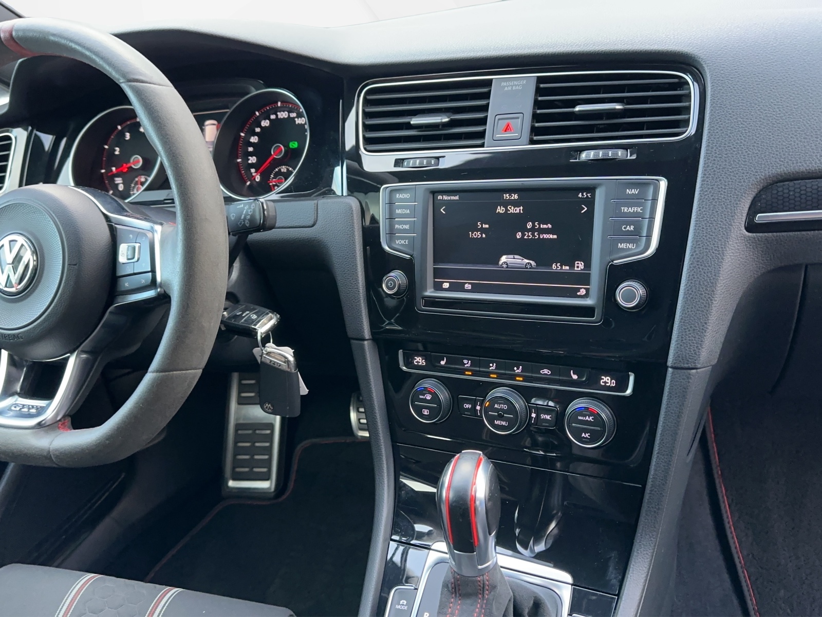 VW Golf 2.0 TSI GTI Clubsport DSG-image-11