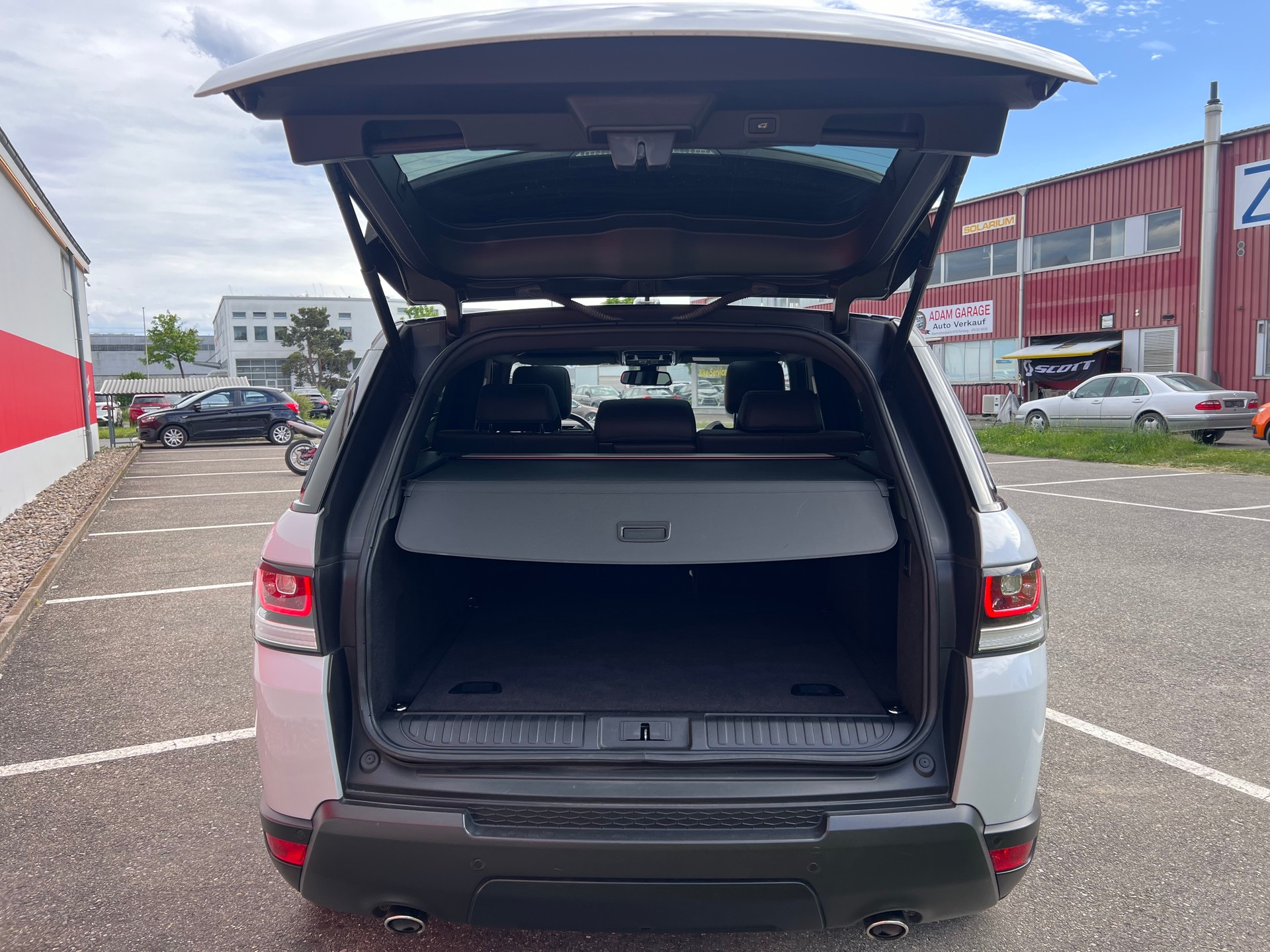LAND ROVER Range Rover Sport 3.0 SDV6 HSE Dynamic Automatic-image-9