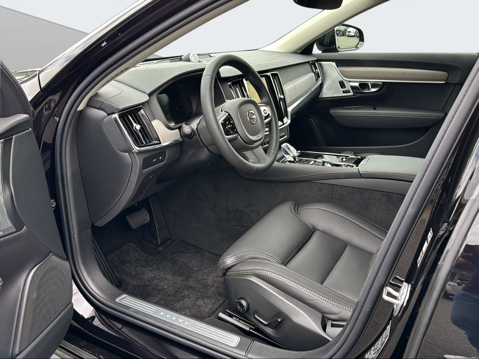 VOLVO V90 2.0 T8 TE Ultra Dark XClusive eAWD-image-9