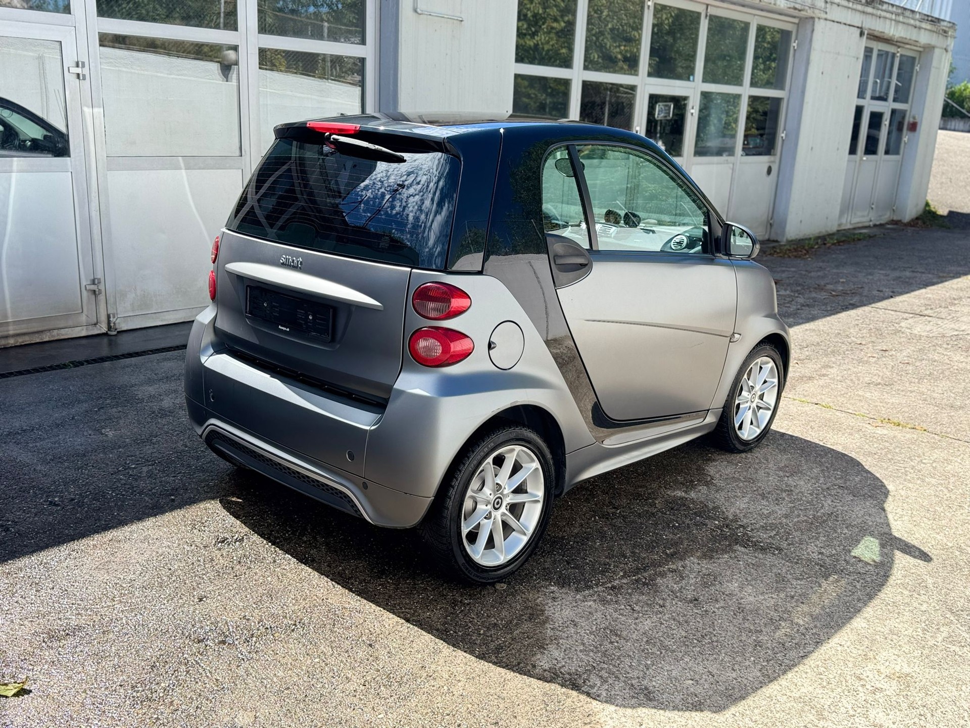 SMART fortwo pearlgrey softouch-image-3
