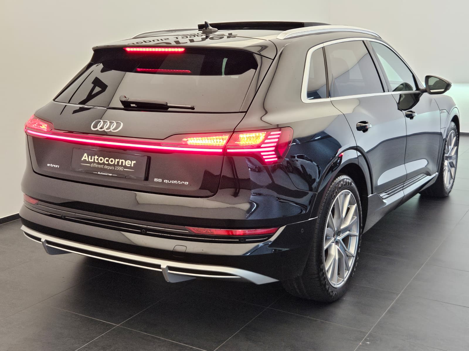 AUDI e-tron 55 S Line quattro-image-7