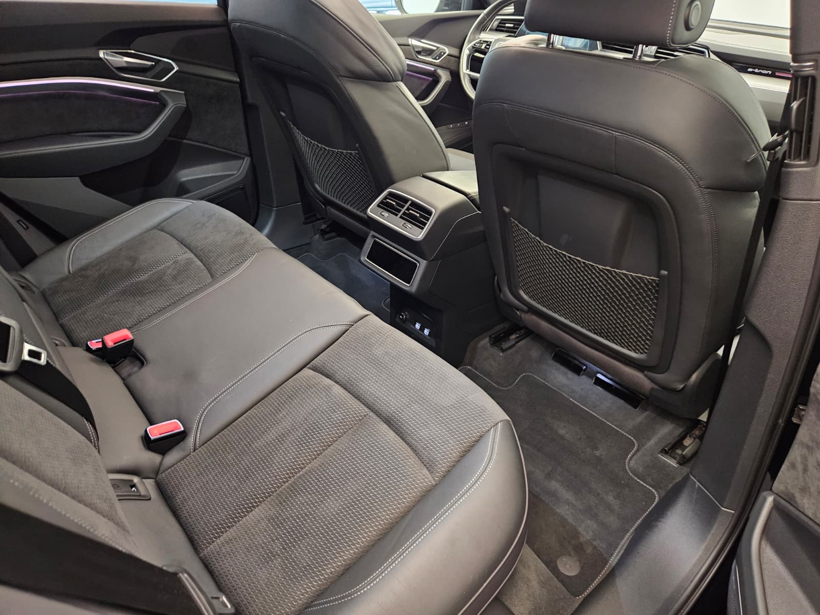 AUDI e-tron 55 S Line quattro-image-14