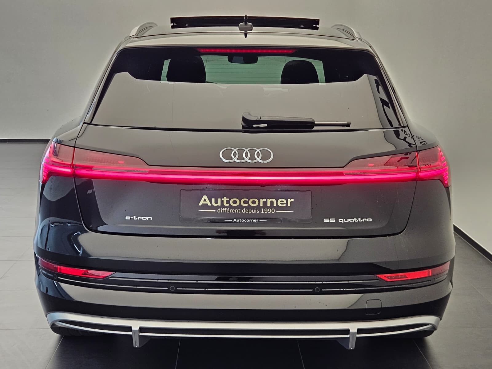 AUDI e-tron 55 S Line quattro-image-8