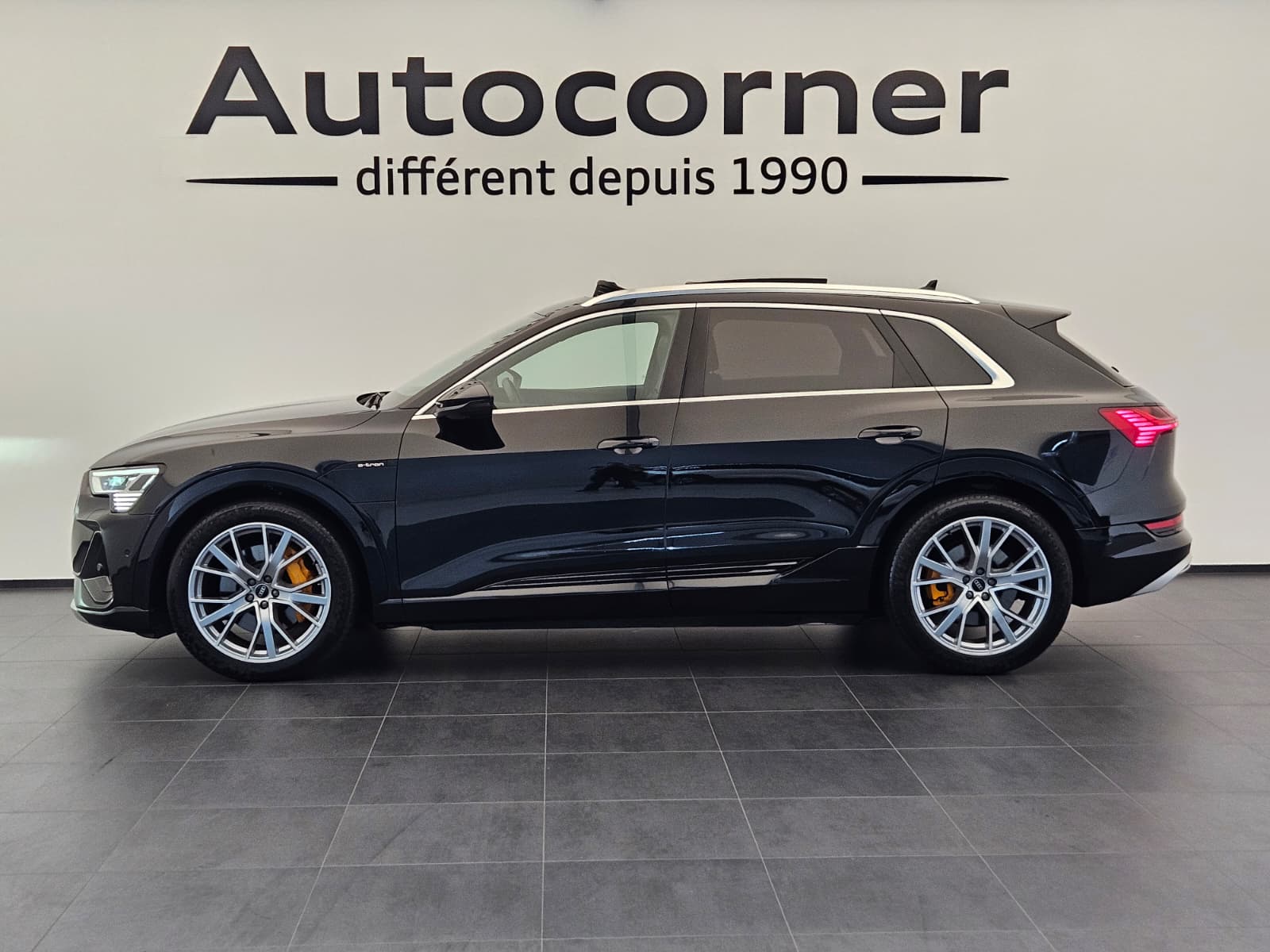 AUDI e-tron 55 S Line quattro-image-2