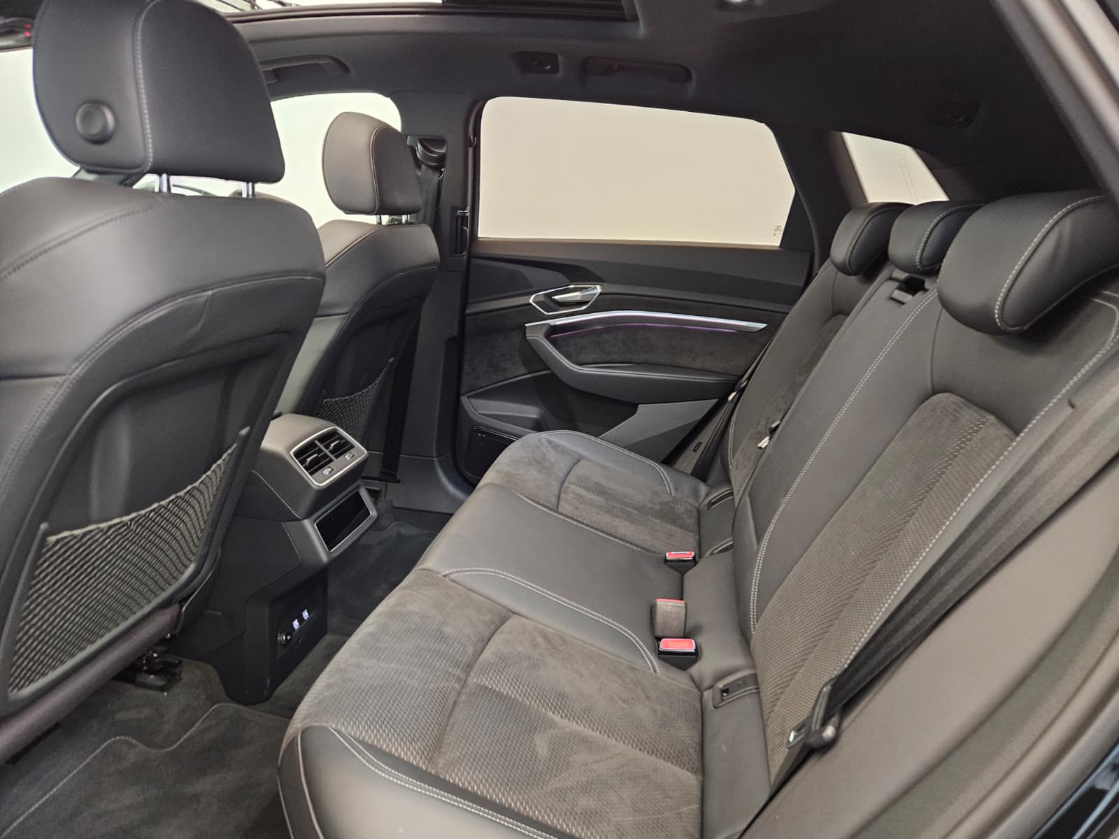 AUDI e-tron 55 S Line quattro-image-13