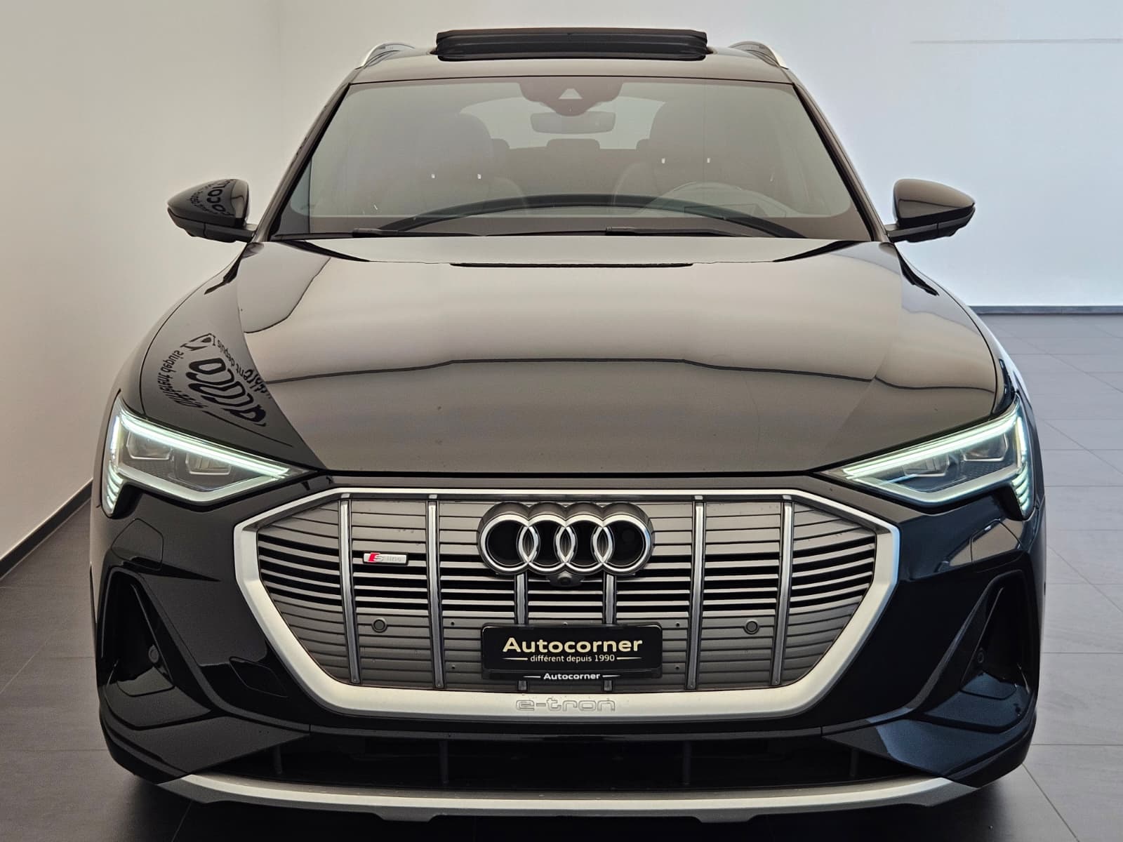 AUDI e-tron 55 S Line quattro-image-4