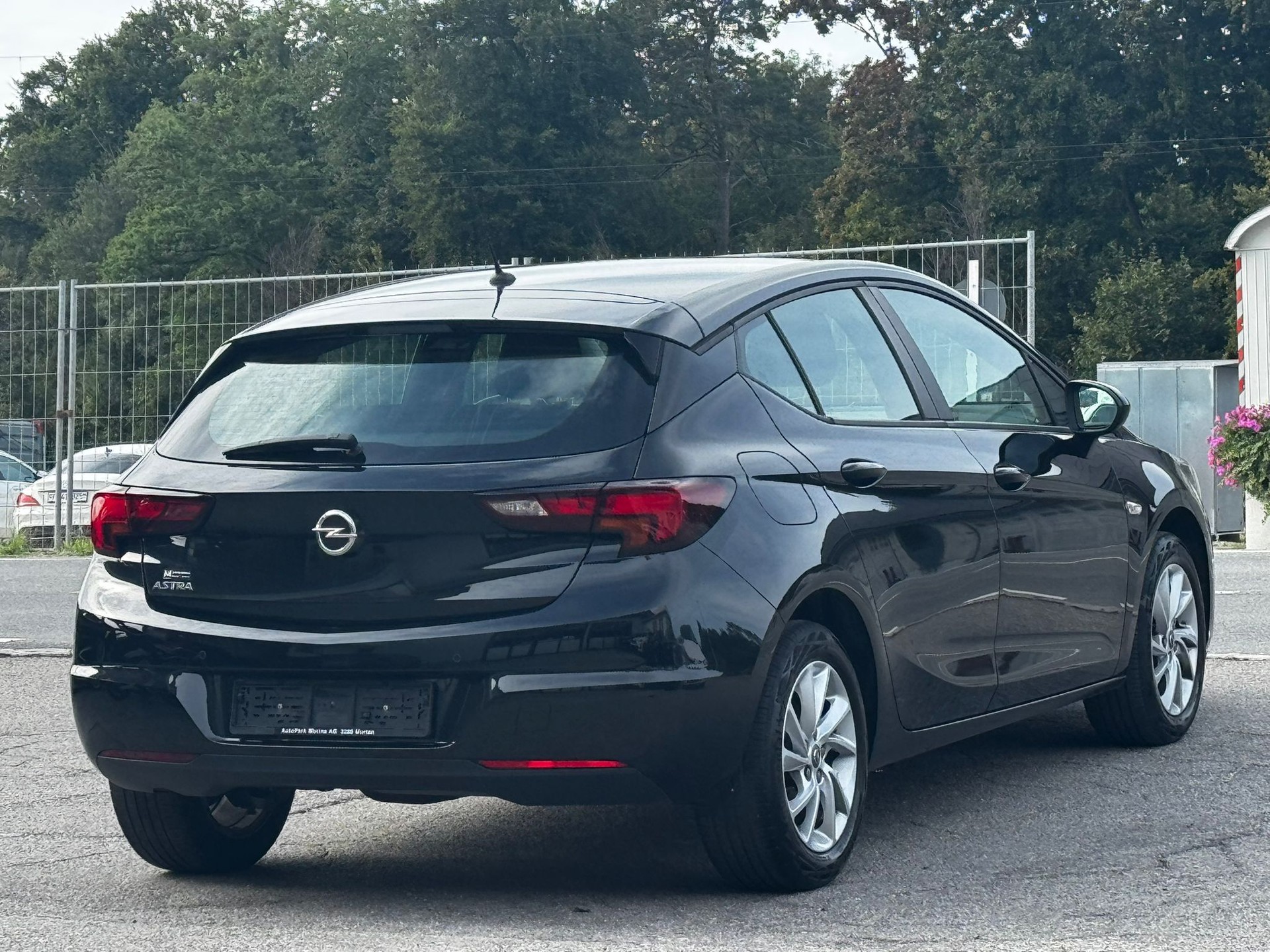OPEL Astra 1.2i Turbo Edition-image-4