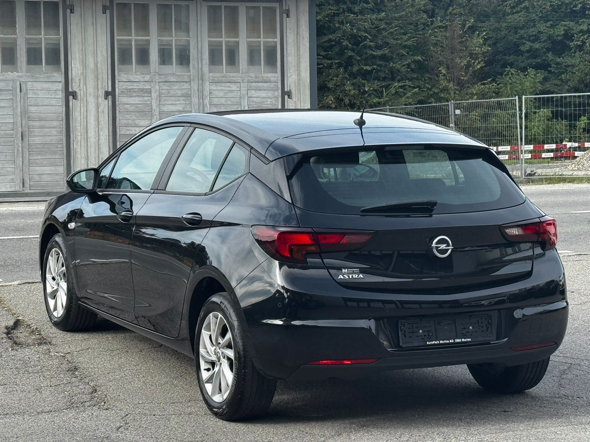 OPEL Astra 1.2i Turbo Edition-image-6