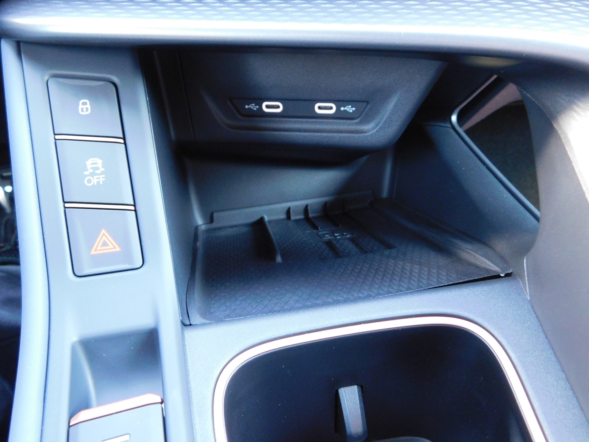 CUPRA Terramar 1.5 eTSI DSG-image-12
