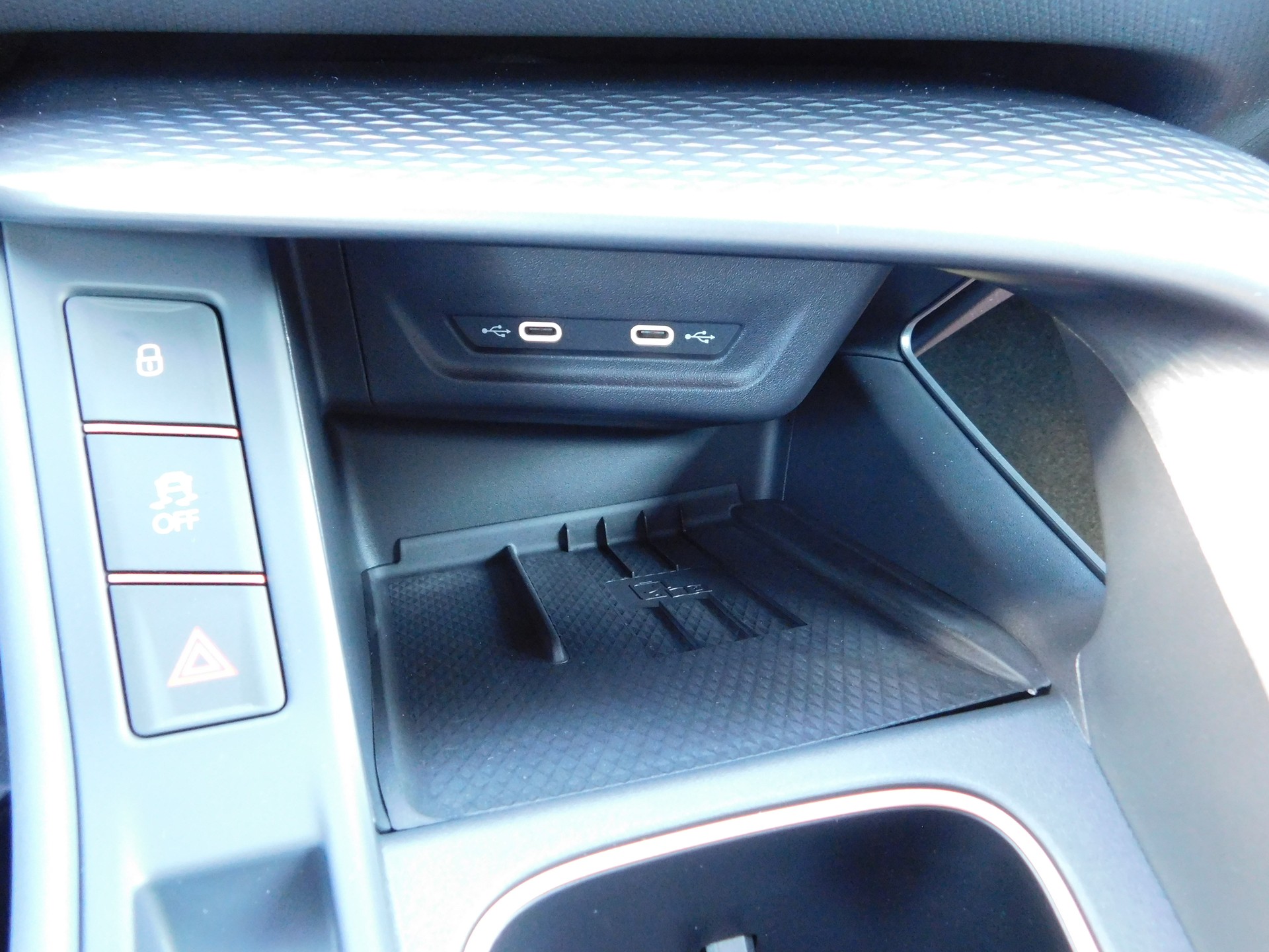 CUPRA Terramar 1.5 eTSI DSG-image-13