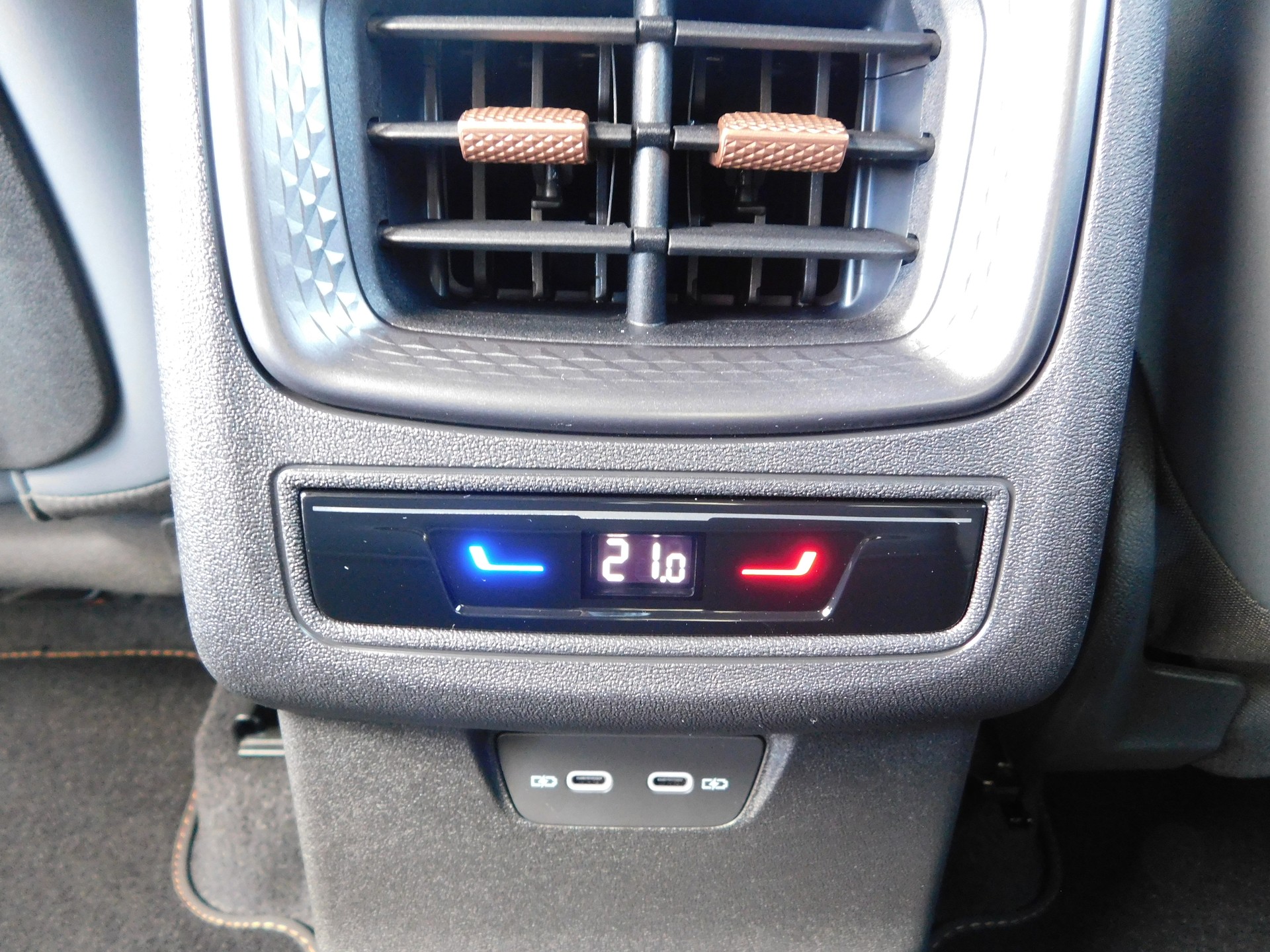 CUPRA Terramar 1.5 eTSI DSG-image-10
