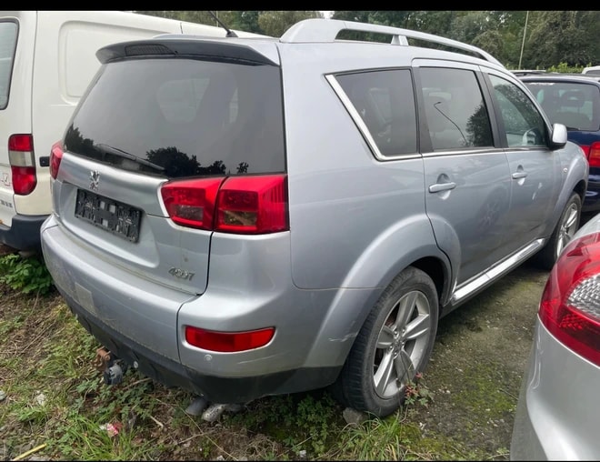 PEUGEOT 4007 2.2 HDi Platinum Edition-image-3