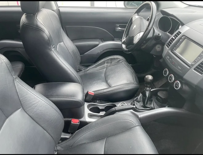PEUGEOT 4007 2.2 HDi Platinum Edition-image-4