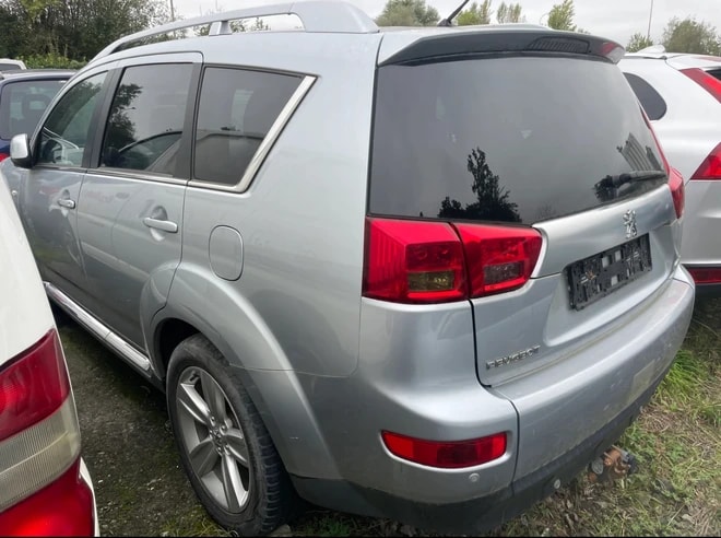 PEUGEOT 4007 2.2 HDi Platinum Edition-image-2