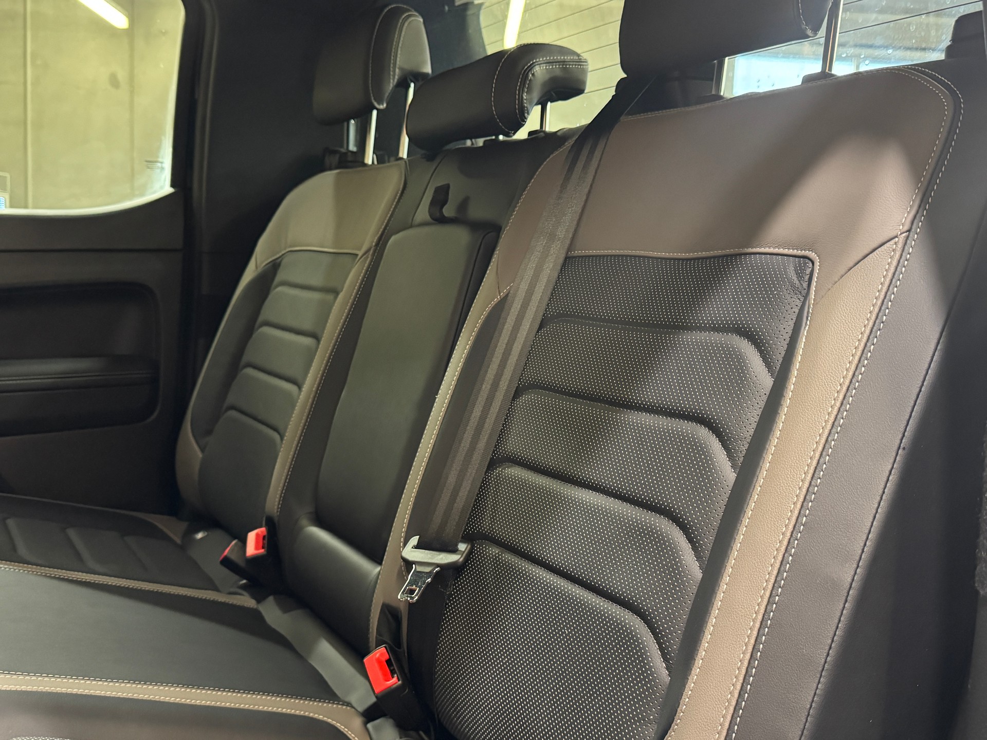VW Amarok 3.0TDI Aventura Winter 2-image-11