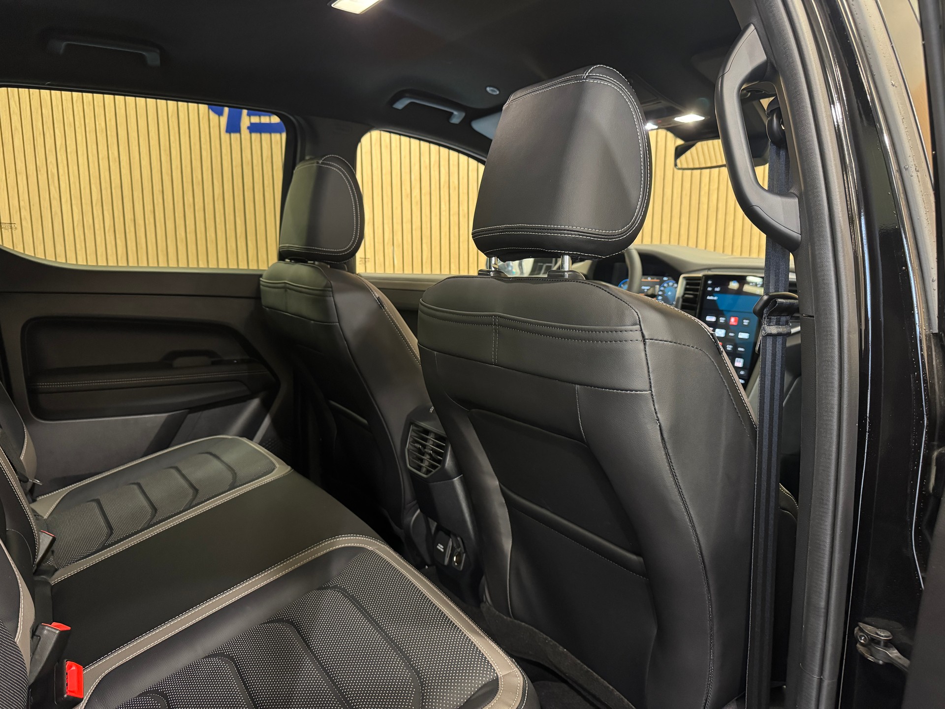 VW Amarok 3.0TDI Aventura Winter 2-image-29