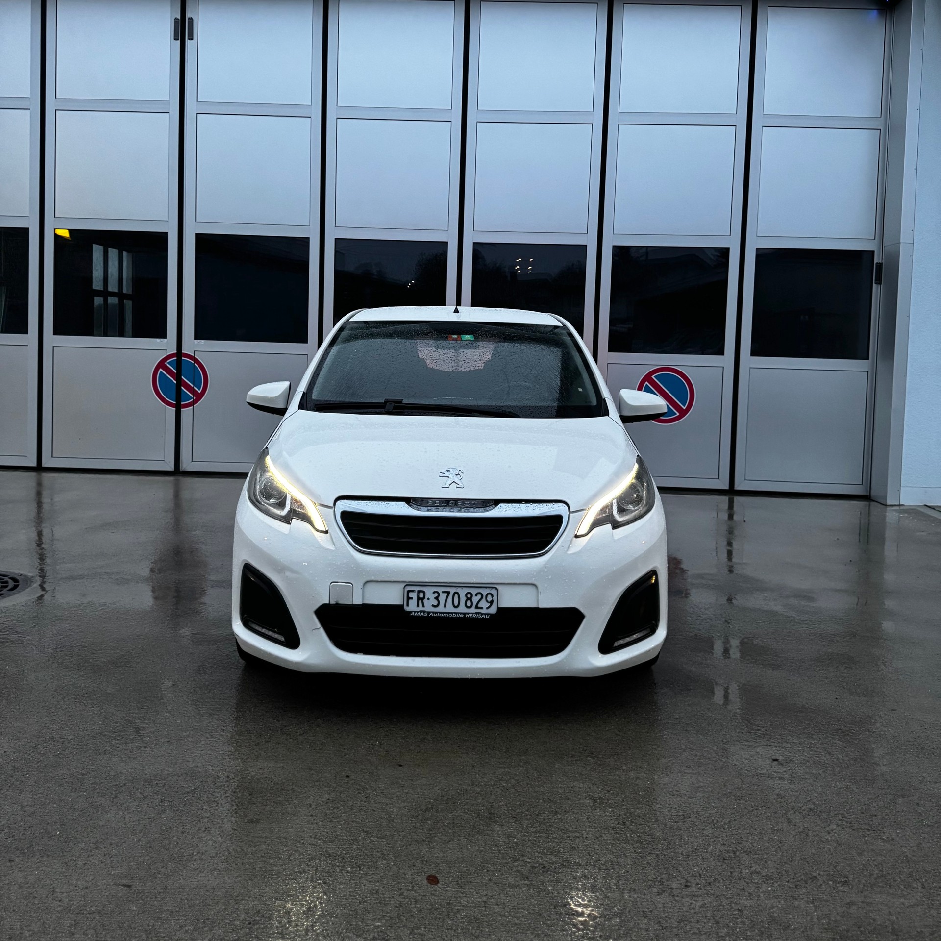 PEUGEOT 108-showroom-element-1
