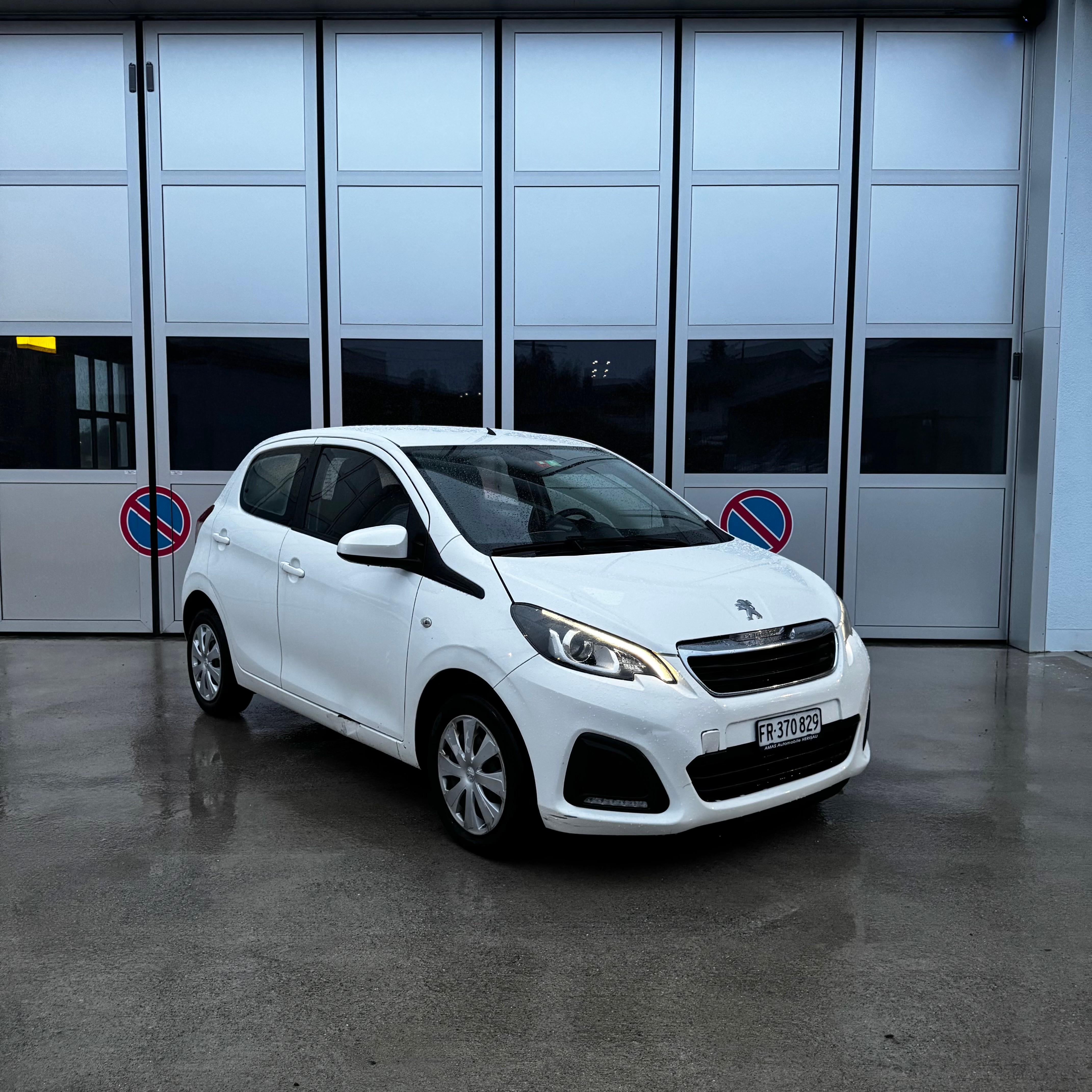 Car photo