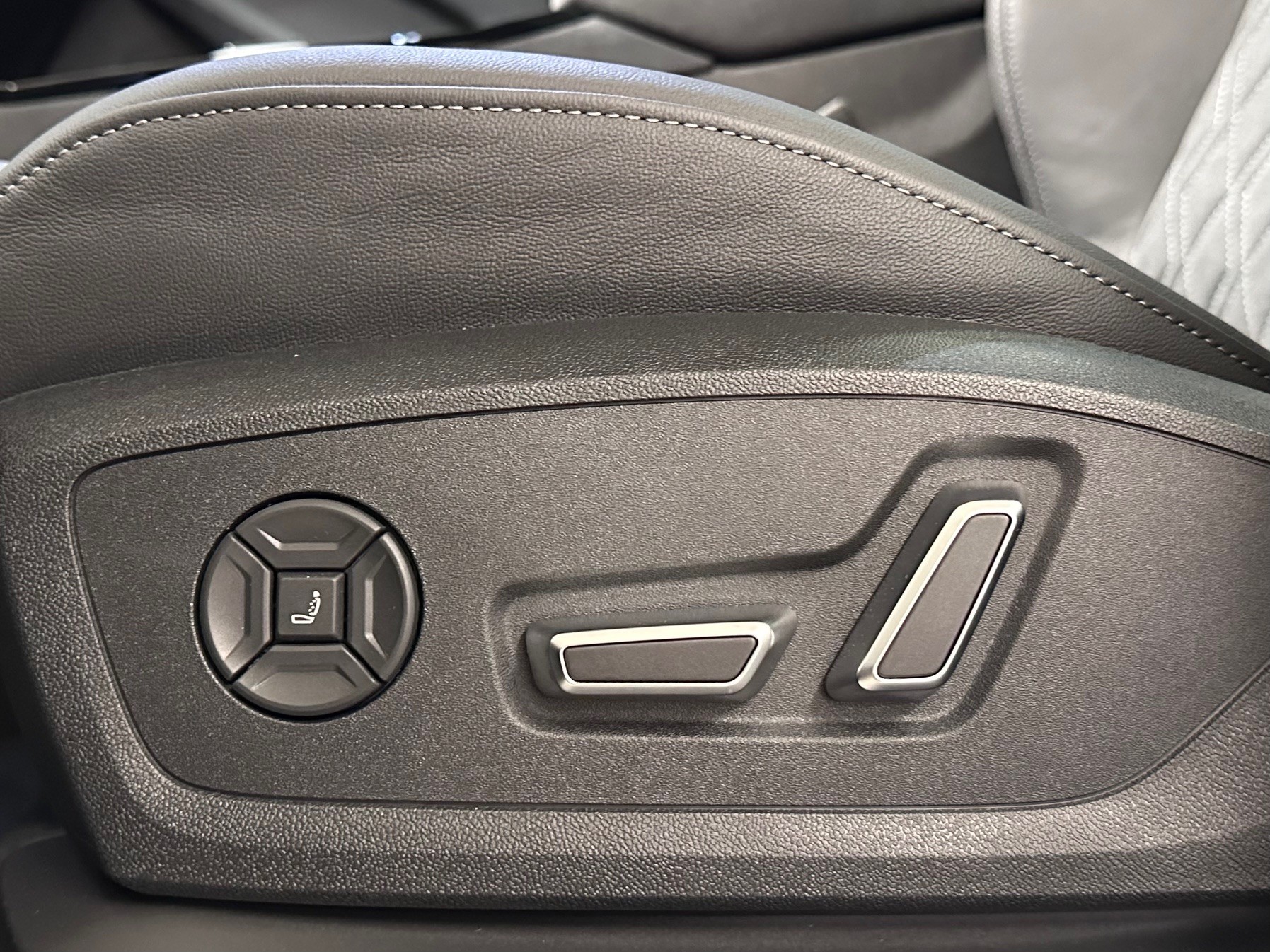 AUDI Q6 e-tron quattro-image-14