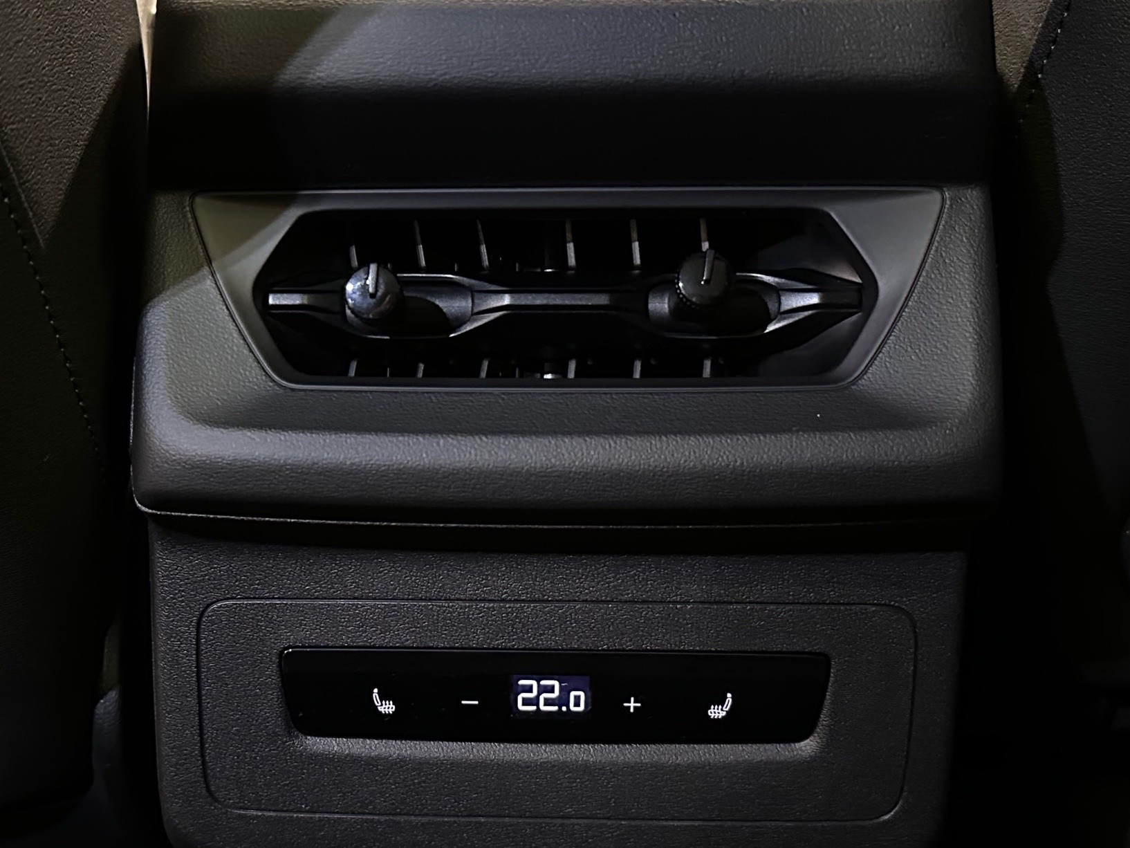 AUDI Q6 e-tron quattro-image-15