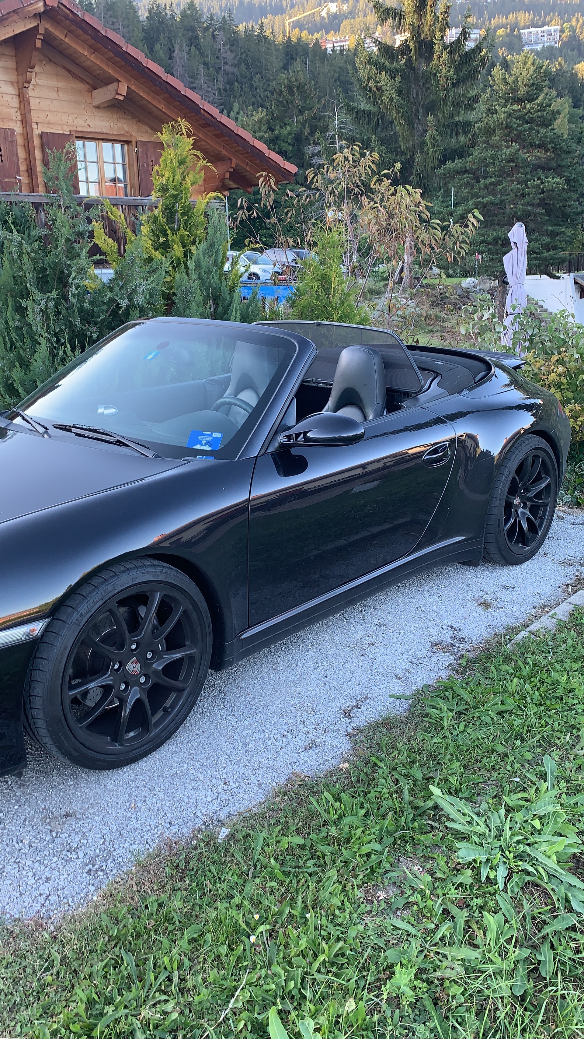 PORSCHE 911 Cabrio Carrera 4-image-2