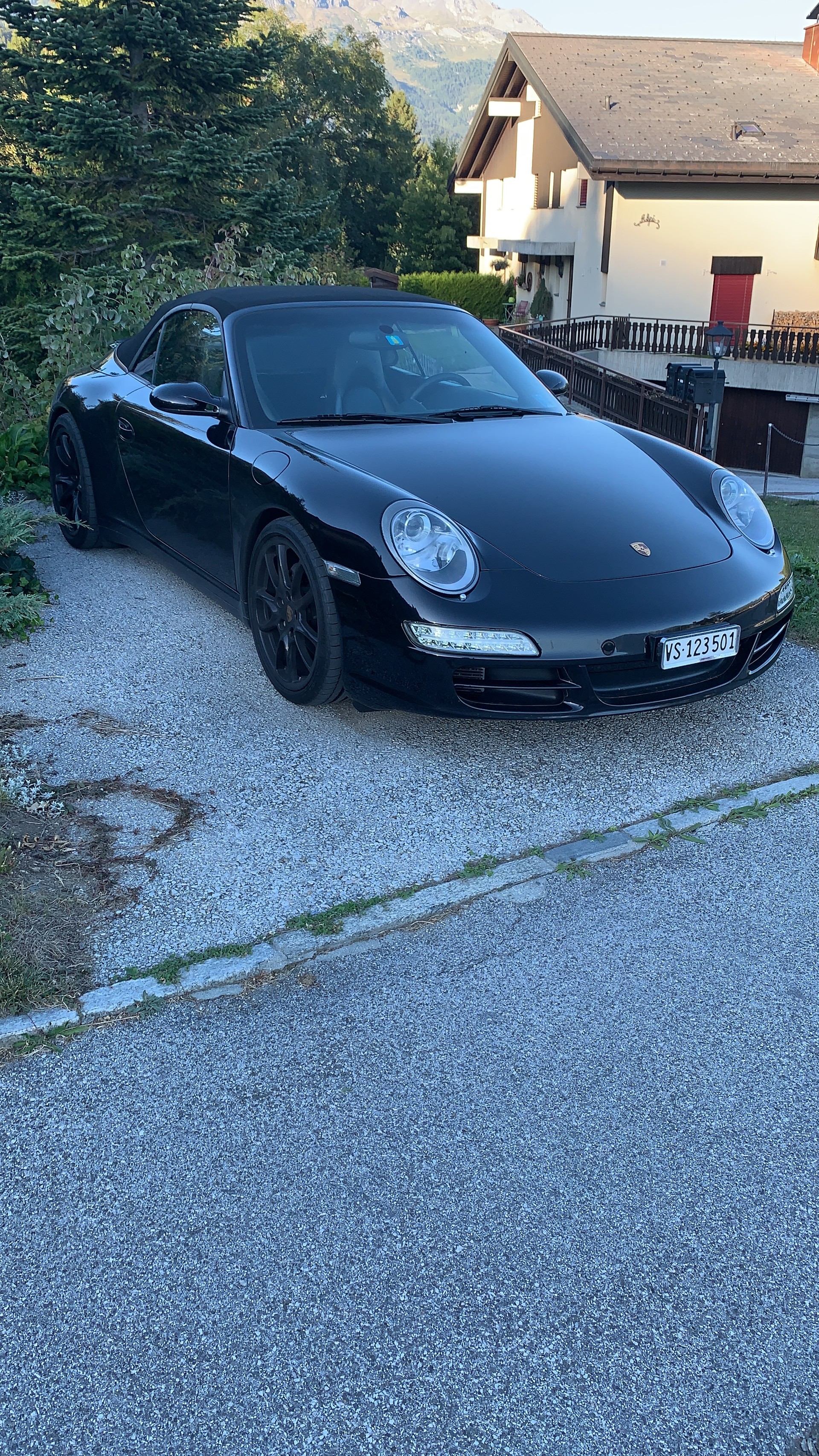 PORSCHE 911 Cabrio Carrera 4-image-5