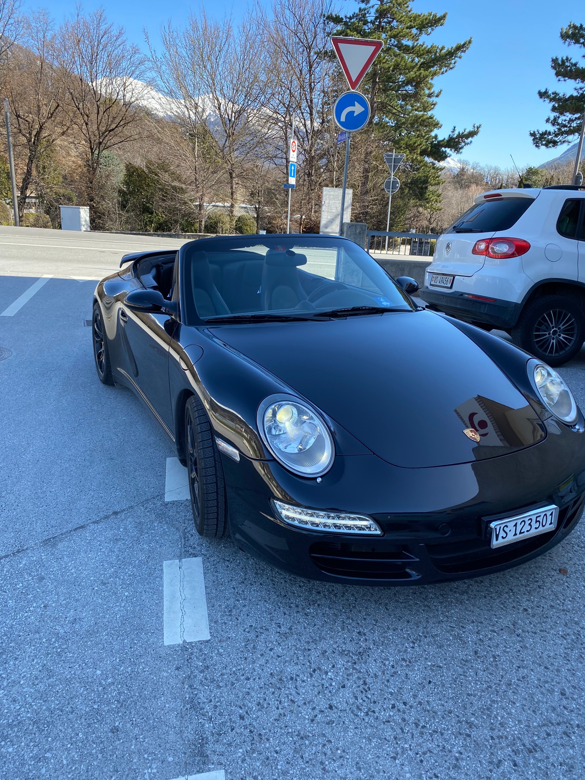 PORSCHE 911 Cabrio Carrera 4-image-0
