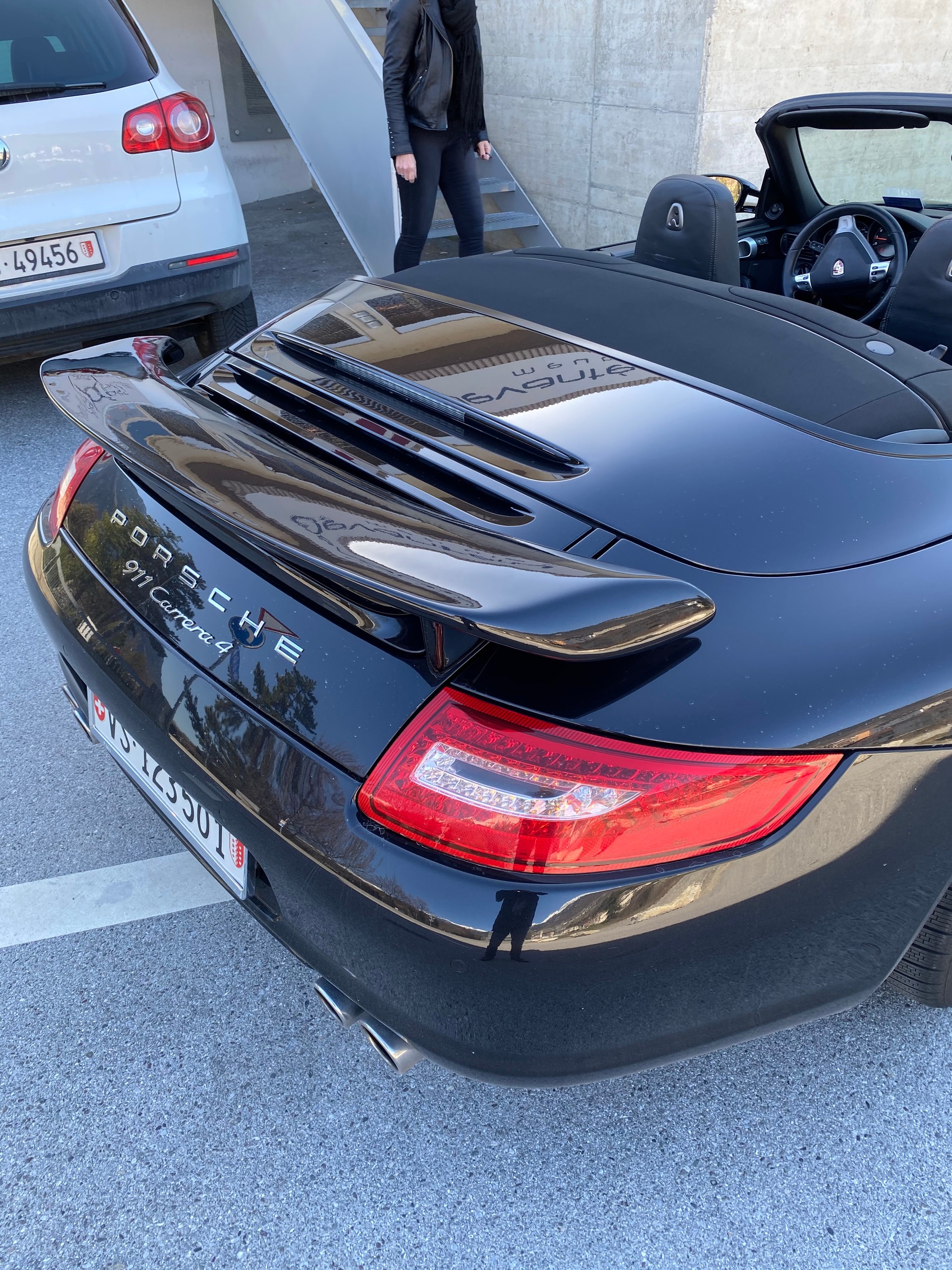 PORSCHE 911 Cabrio Carrera 4-image-1