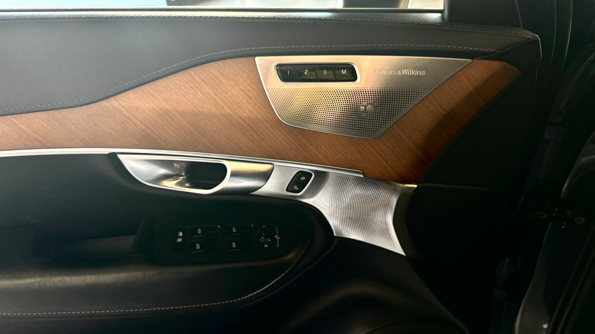 VOLVO XC90 T6 AWD Momentum Geartronic-image-8