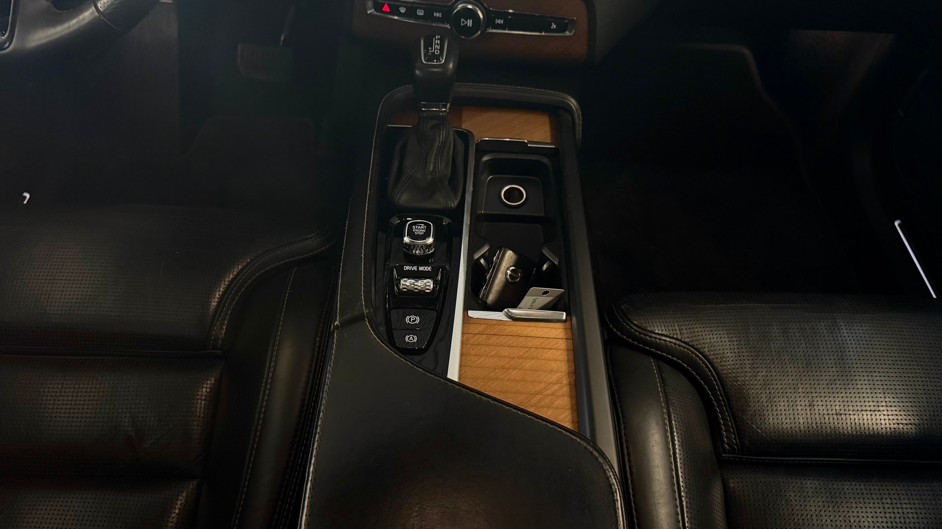 VOLVO XC90 T6 AWD Momentum Geartronic-image-6