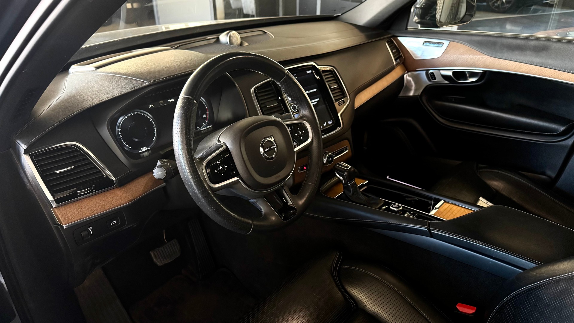 VOLVO XC90 T6 AWD Momentum Geartronic-image-2