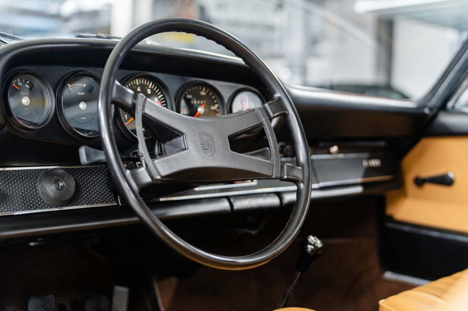 PORSCHE 911 T 2.2 Coupé-showroom-element-3
