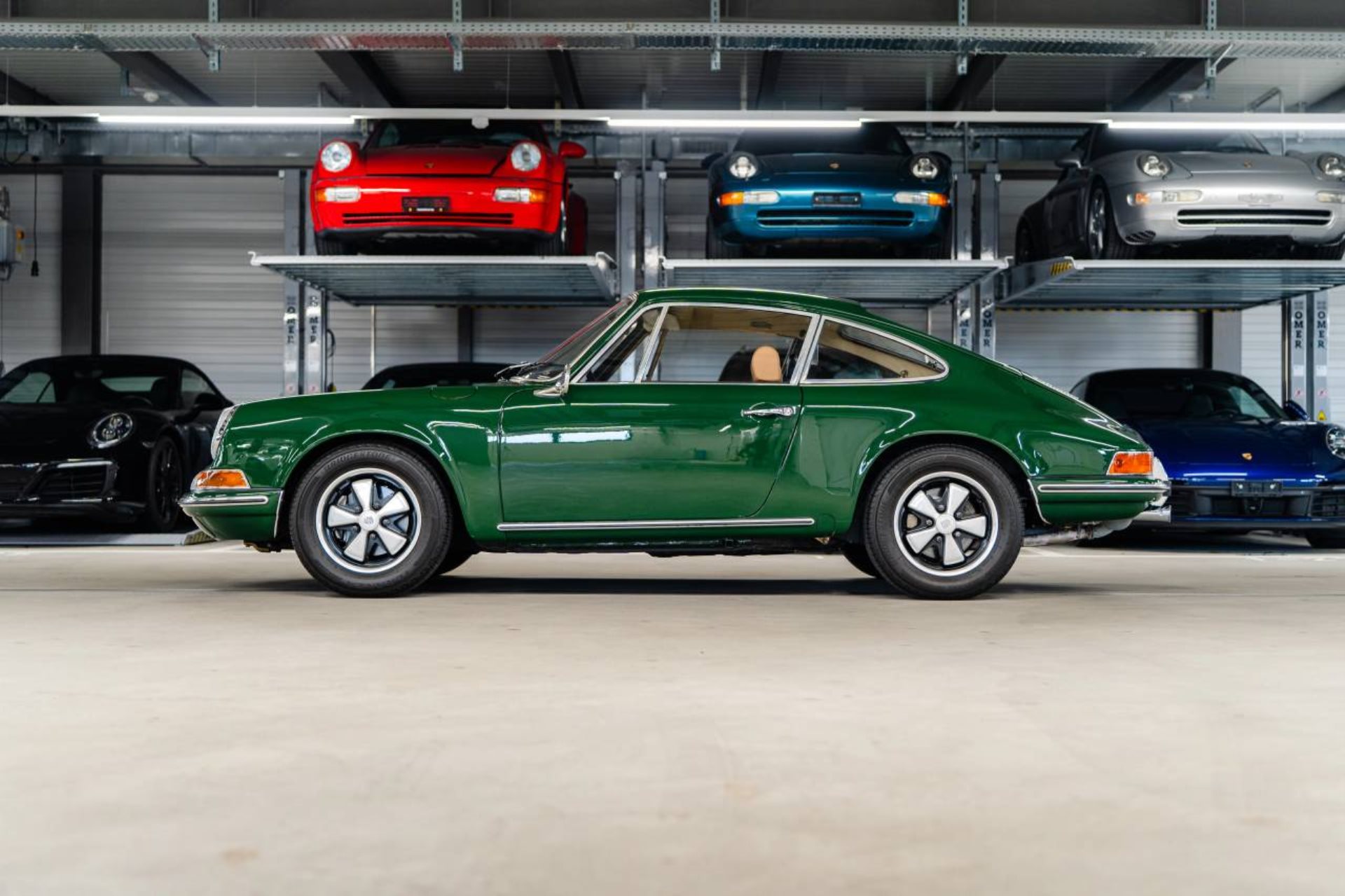 PORSCHE 911 T 2.2 Coupé-showroom-element-1